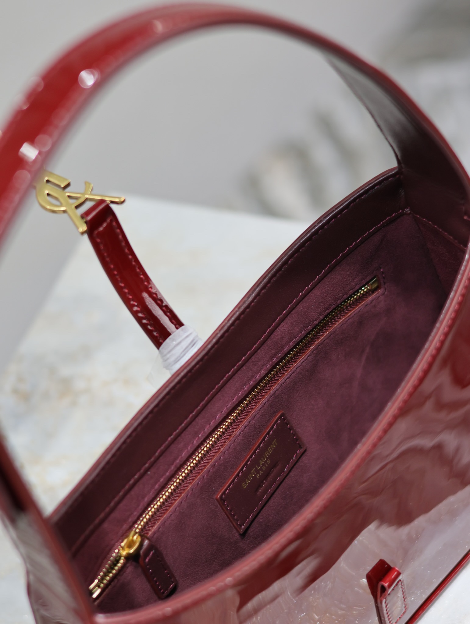 Bagsaaa Y51 Le 5 À 7 In Patent Leather Red 657228 - 23 X 16 X 6.5 CM