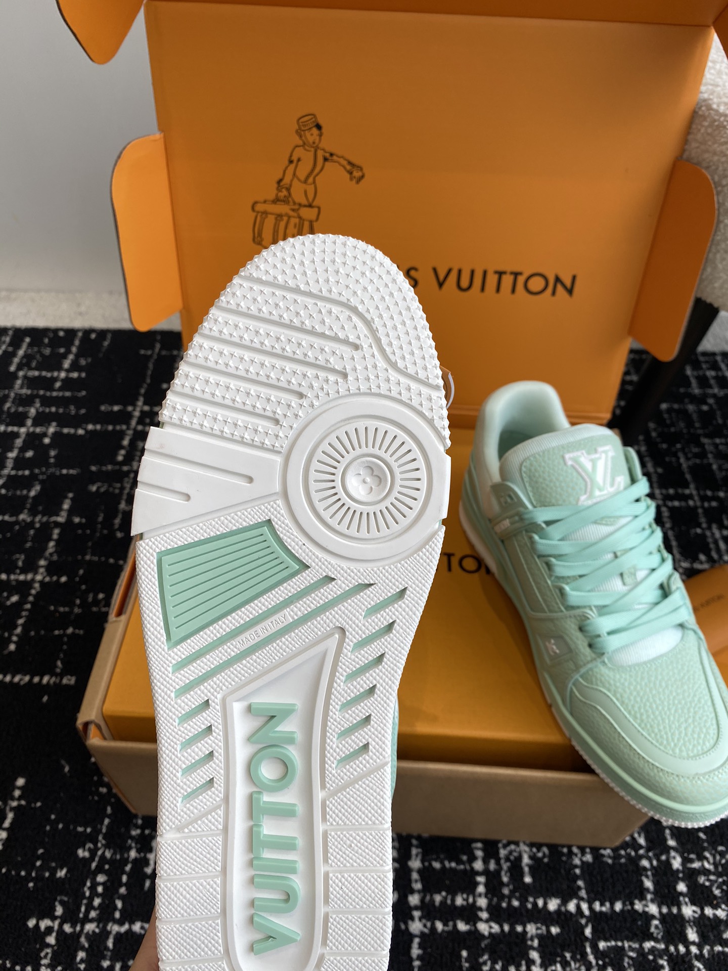 Bagsaaa LV Trainer Sneaker Green