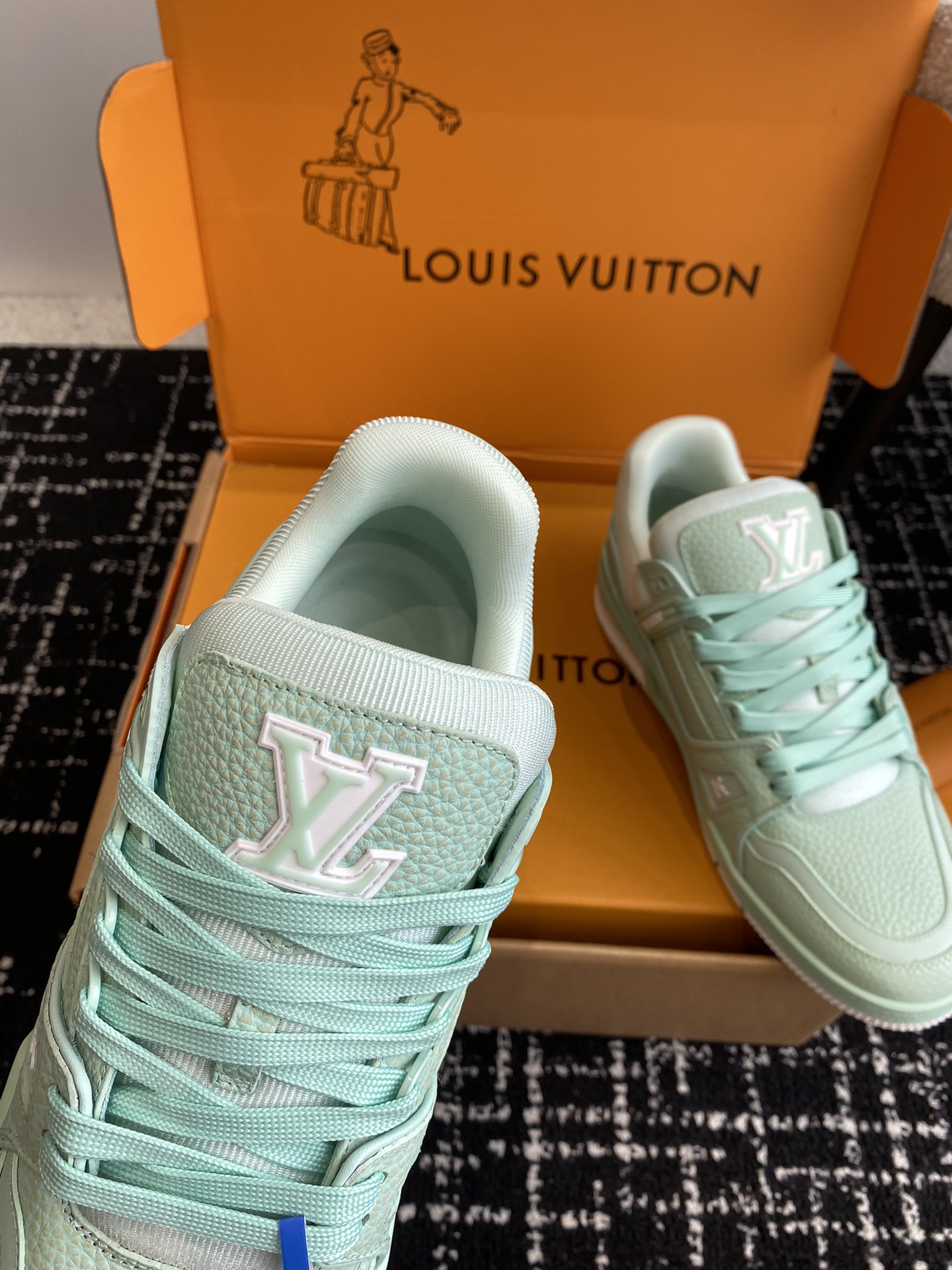 Bagsaaa LV Trainer Sneaker Green