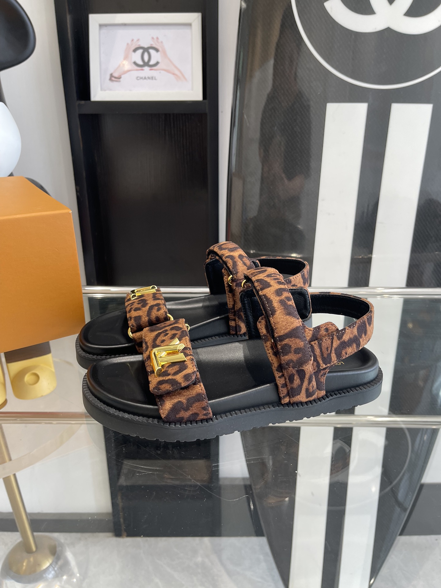 Bagsaaa LV Sunset Flat Comfort Sandal Tawny Brown