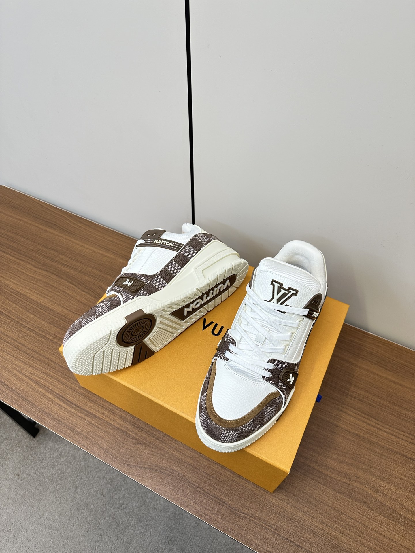 Bagsaaa LV Trainer Sneaker Brown