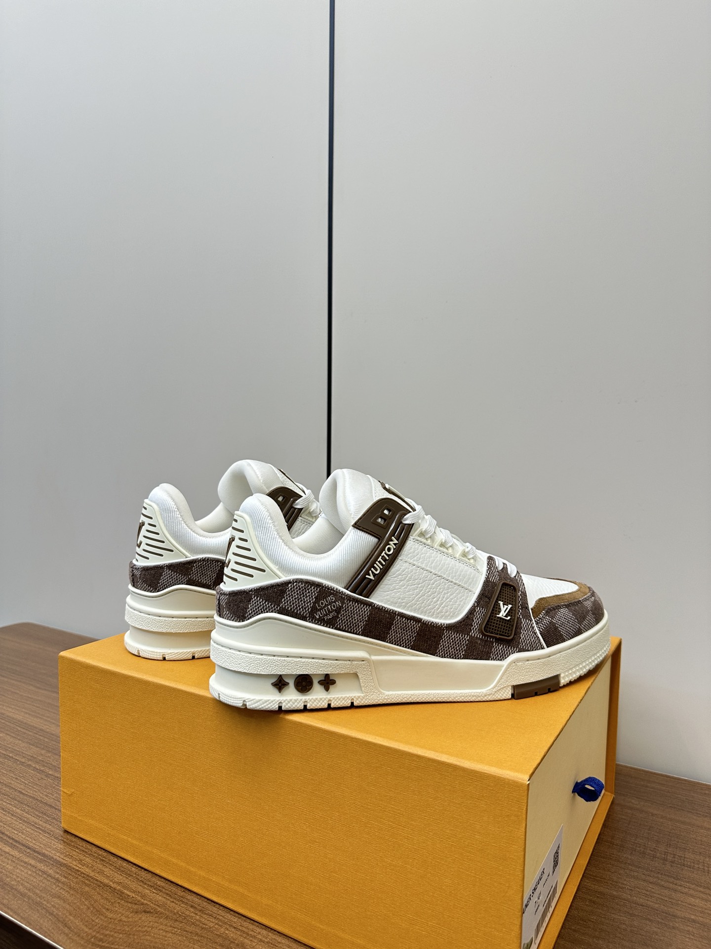 Bagsaaa LV Trainer Sneaker Brown