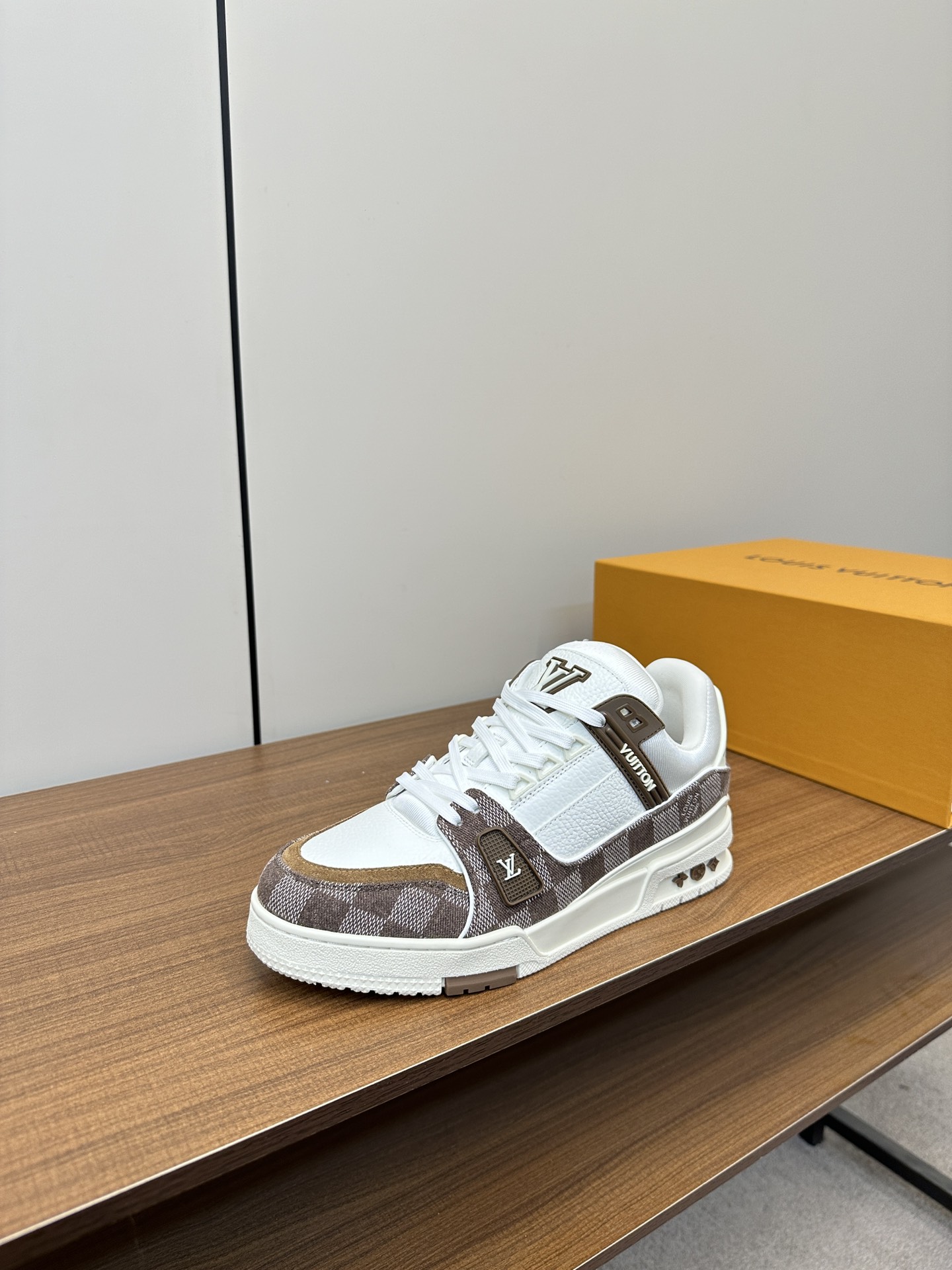 Bagsaaa LV Trainer Sneaker Brown