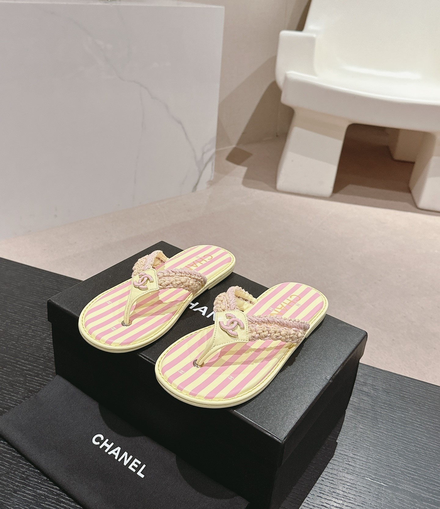 Bagsaaa Ch**el Thongs G45596 Yellow & Pink