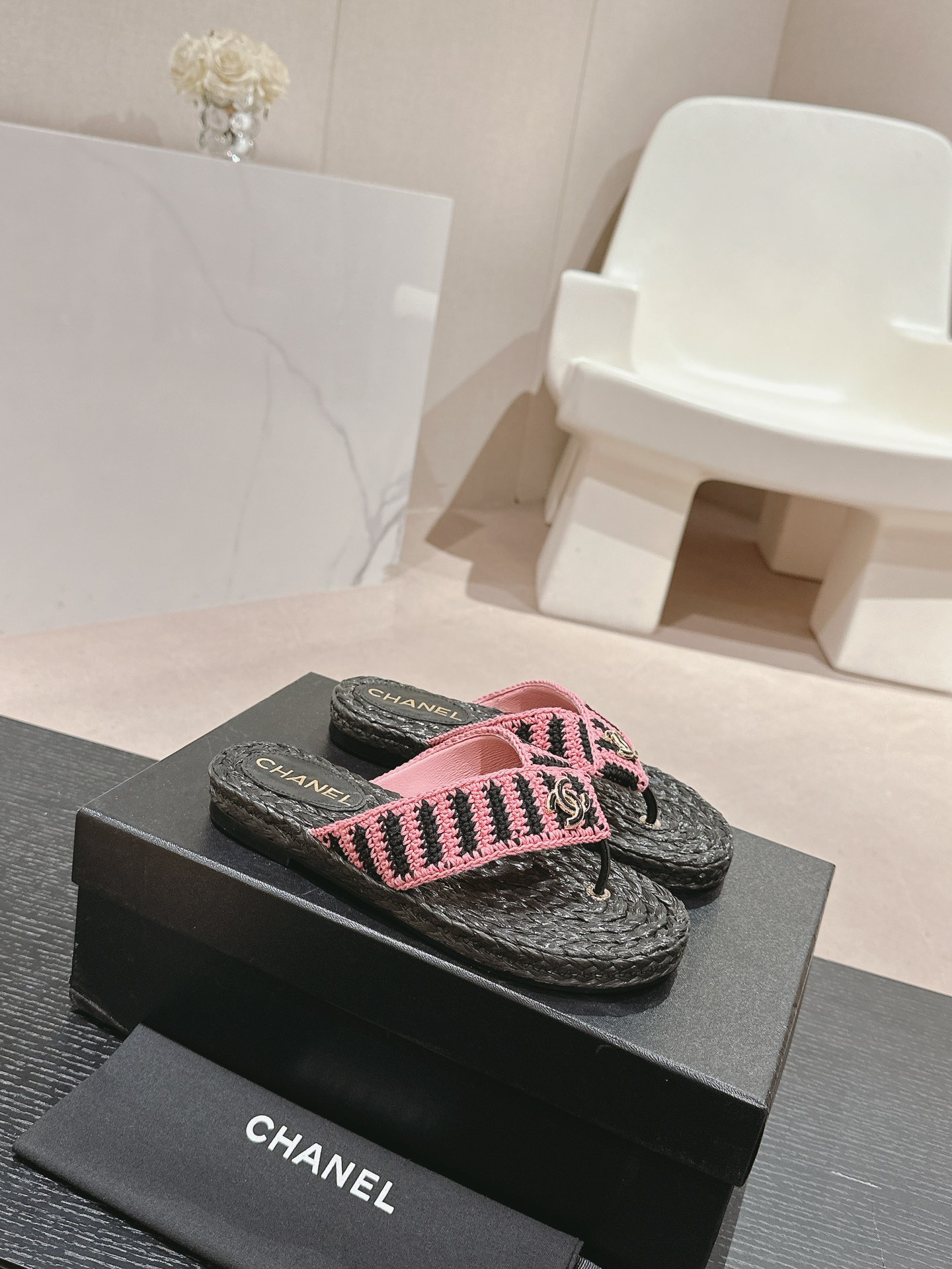 Bagsaaa Ch**el Thongs Crochet Black & Pink G45595