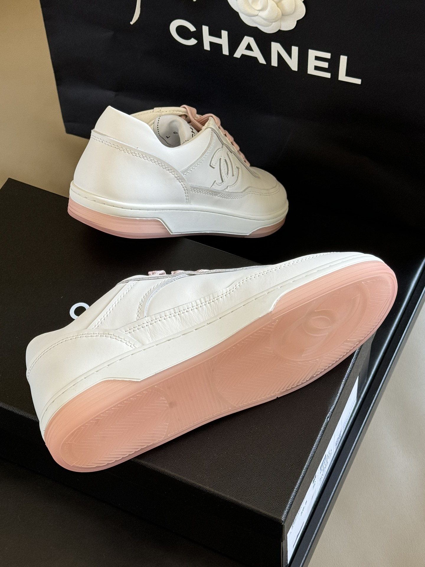Bagsaaa Ch**el Sneakers G39978 White & Pink