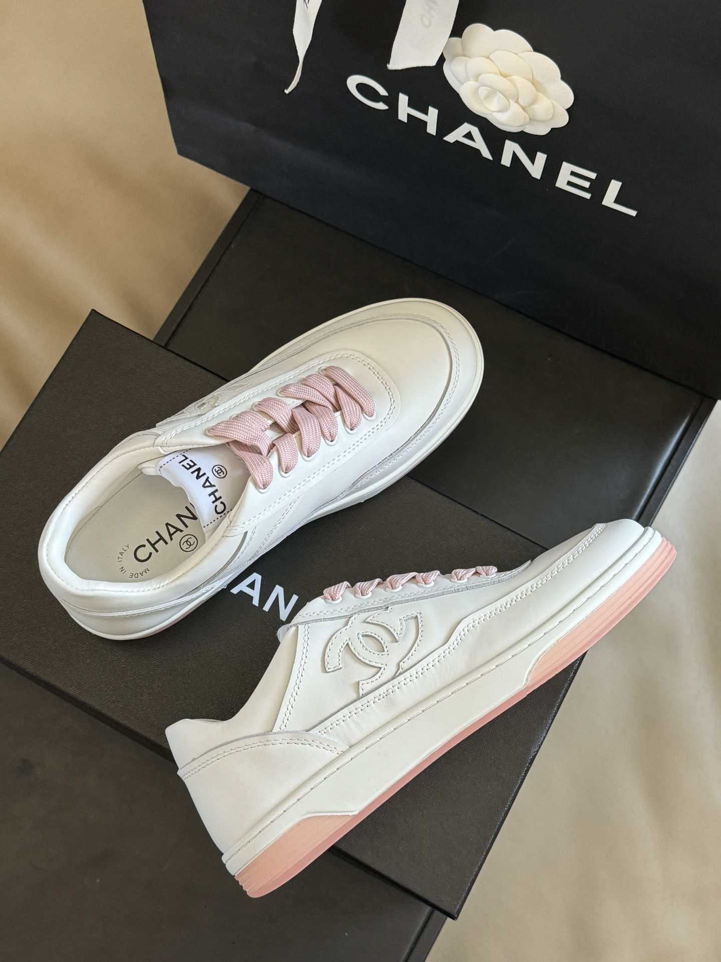 Bagsaaa Ch**el Sneakers G39978 White & Pink