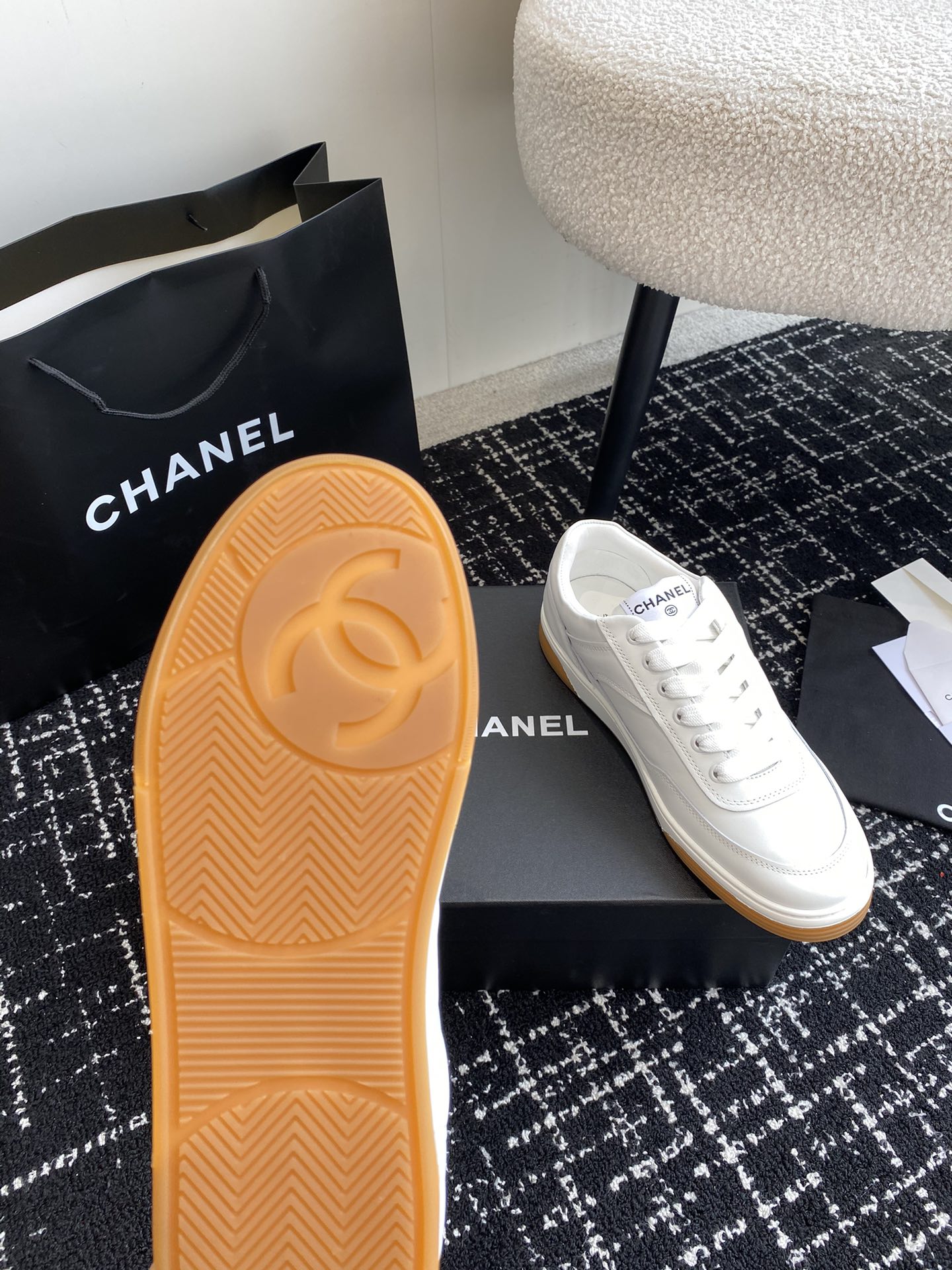 Bagsaaa Ch**el Sneakers G39978 White & Red logo