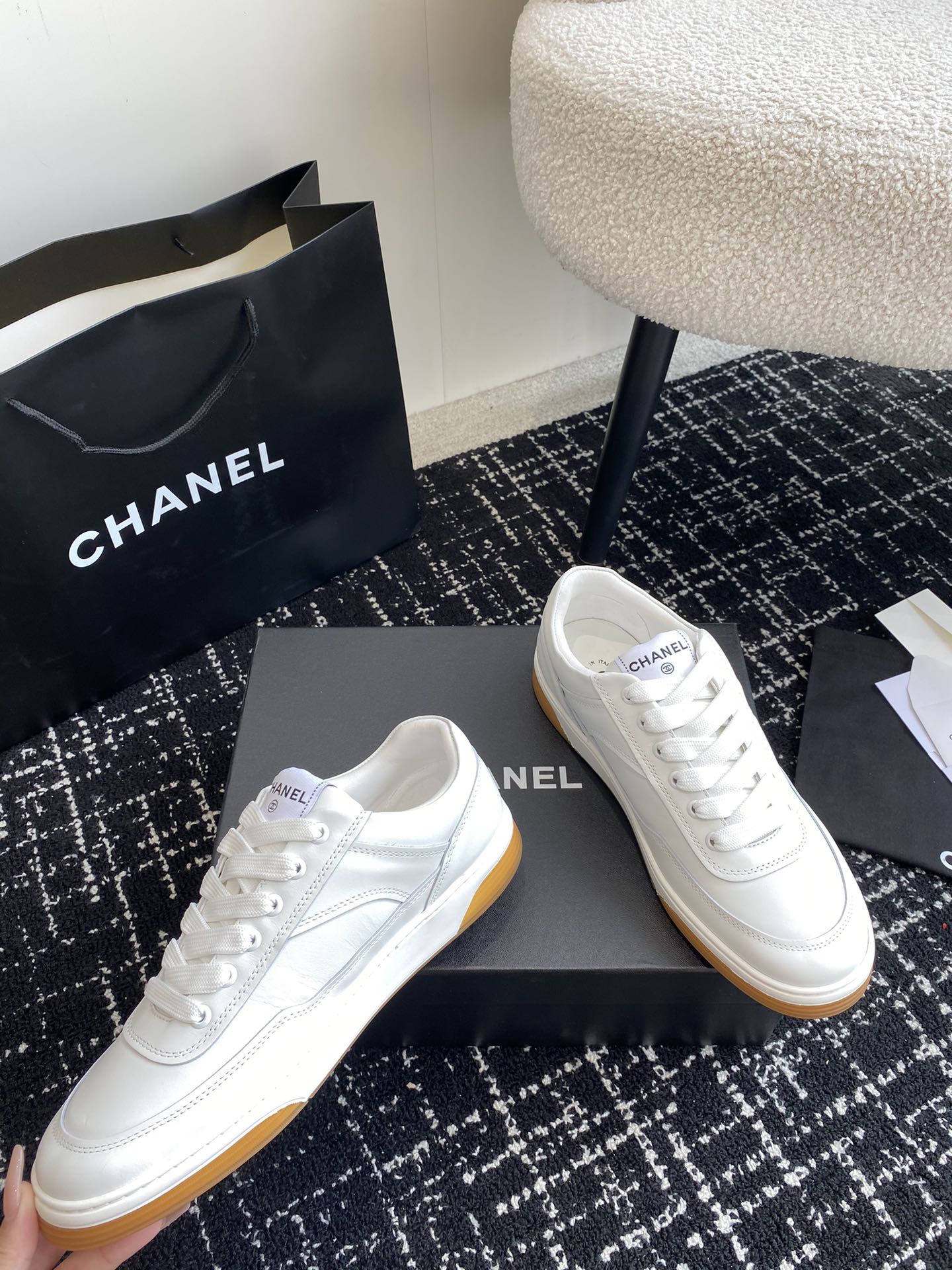 Bagsaaa Ch**el Sneakers G39978 White & Red logo