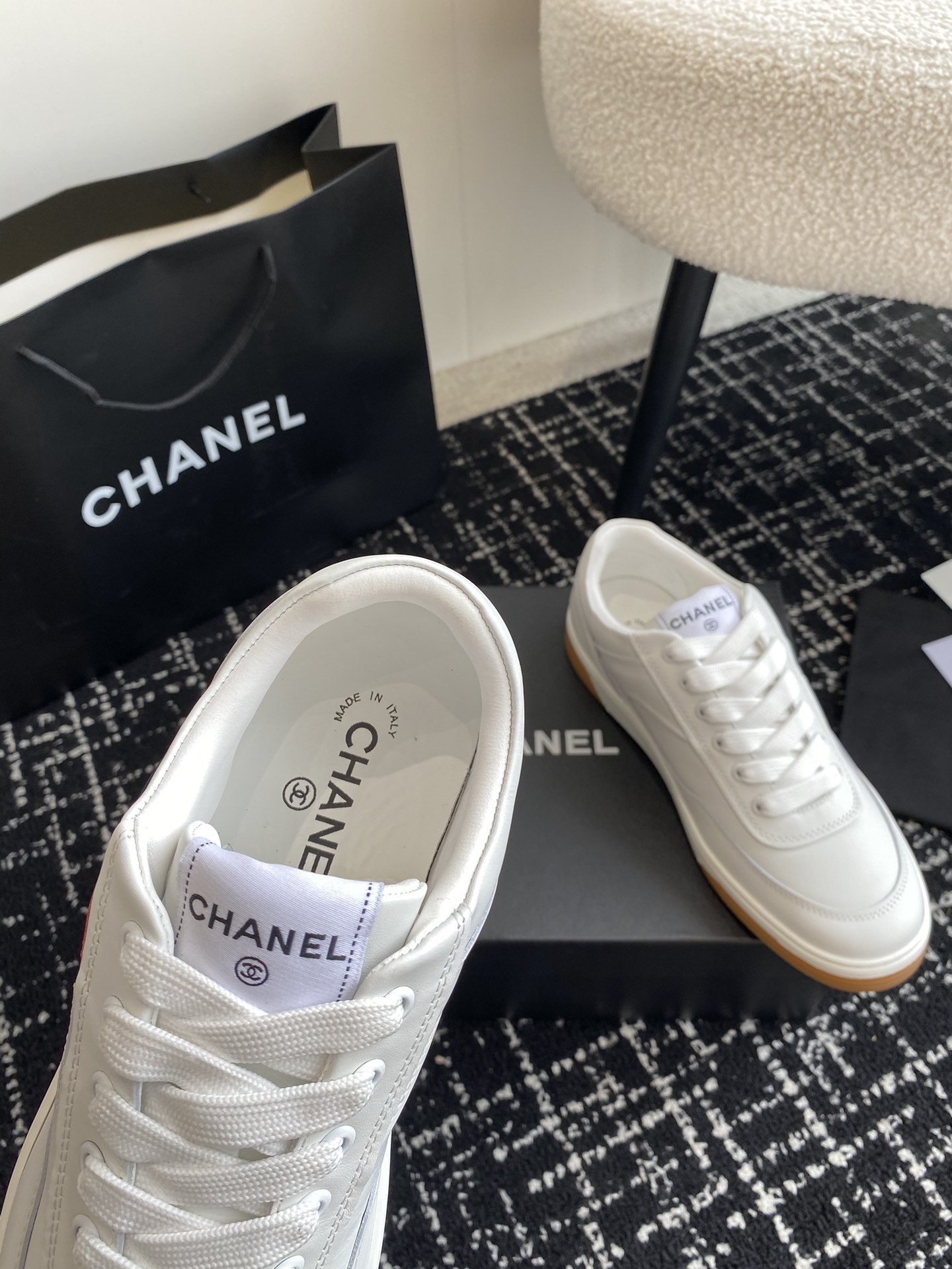 Bagsaaa Ch**el Sneakers G39978 White & Red logo
