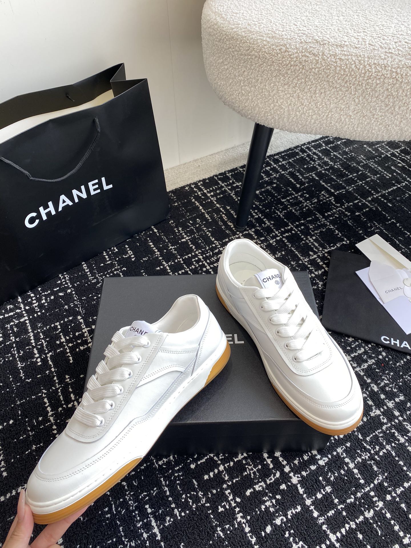 Bagsaaa Ch**el Sneakers G39978 White & Beige logo