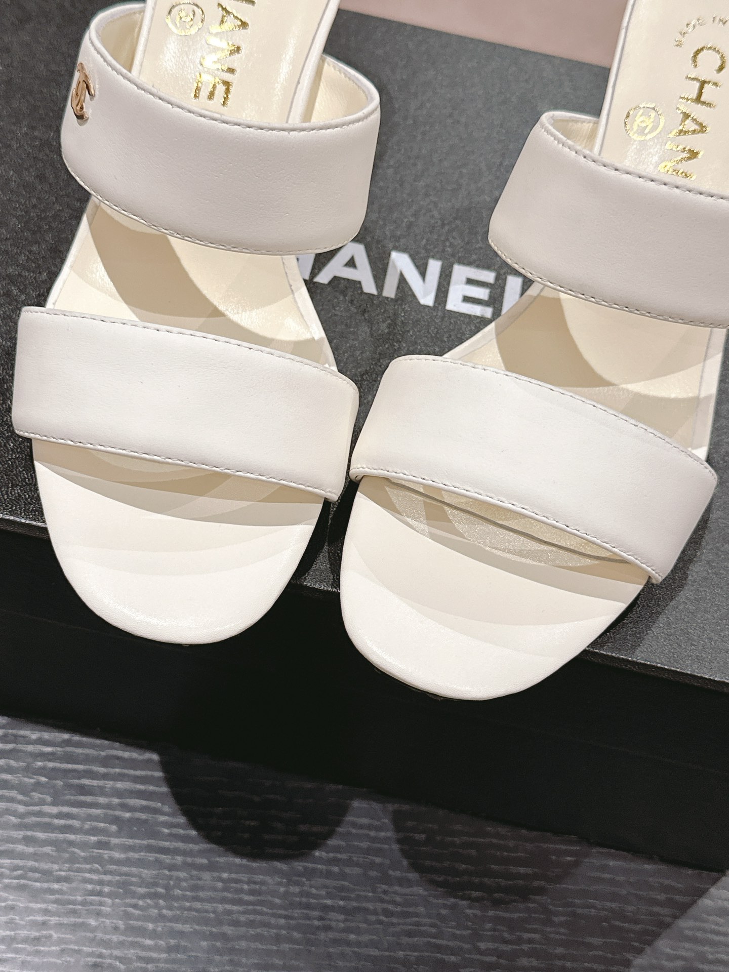 Bagsaaa Ch**el Mules White & Imitation Pearls G45685