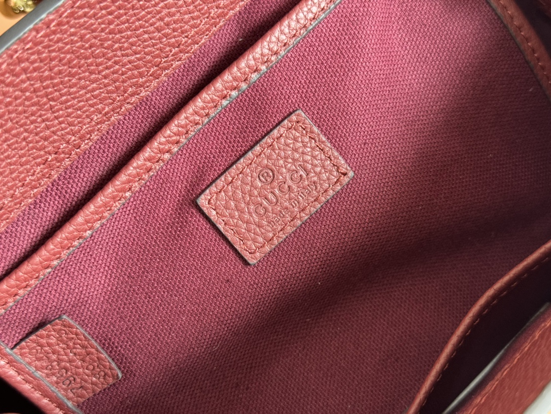 Bagsaaa Gvc*1 Small Tote Bag With Hook Closure 795349 Red - 24x17.5x8.5 cm