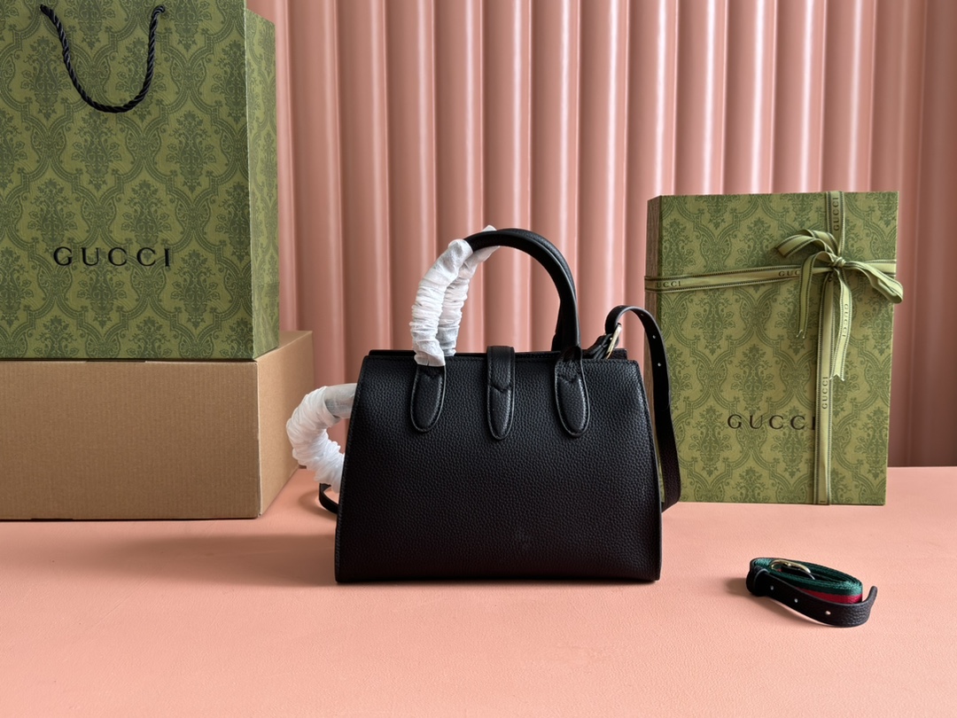 Bagsaaa Gvc*1 Small Tote Bag With Hook Closure 795349 Black - 24x17.5x8.5 cm