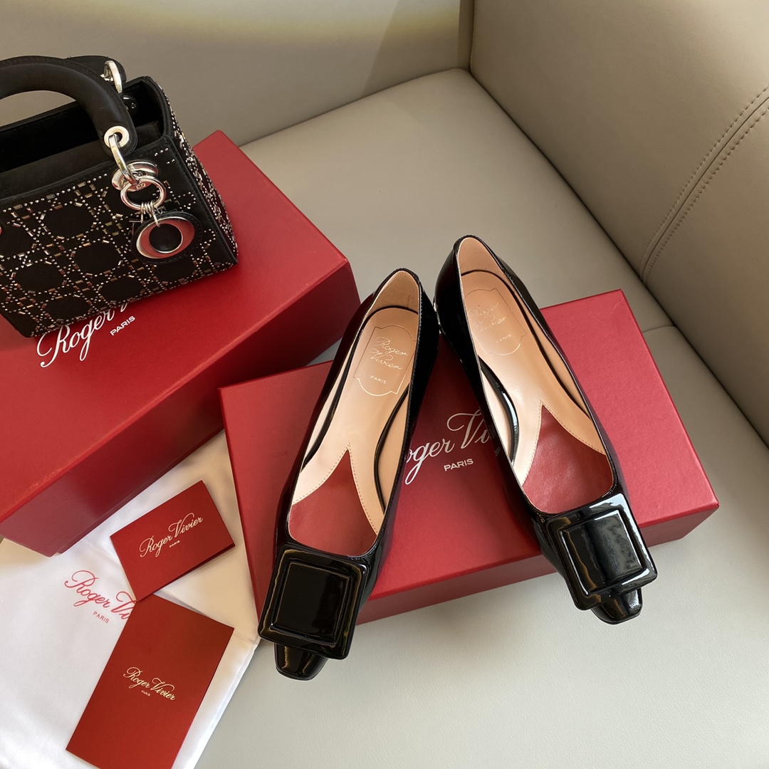 Bagsaaa Roger Vivier Strass Heel Covered Buckle Ballerinas in Patent Leather Black