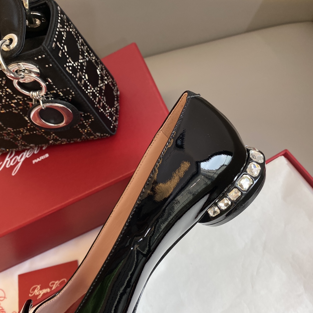 Bagsaaa Roger Vivier Strass Heel Covered Buckle Ballerinas in Patent Leather Black