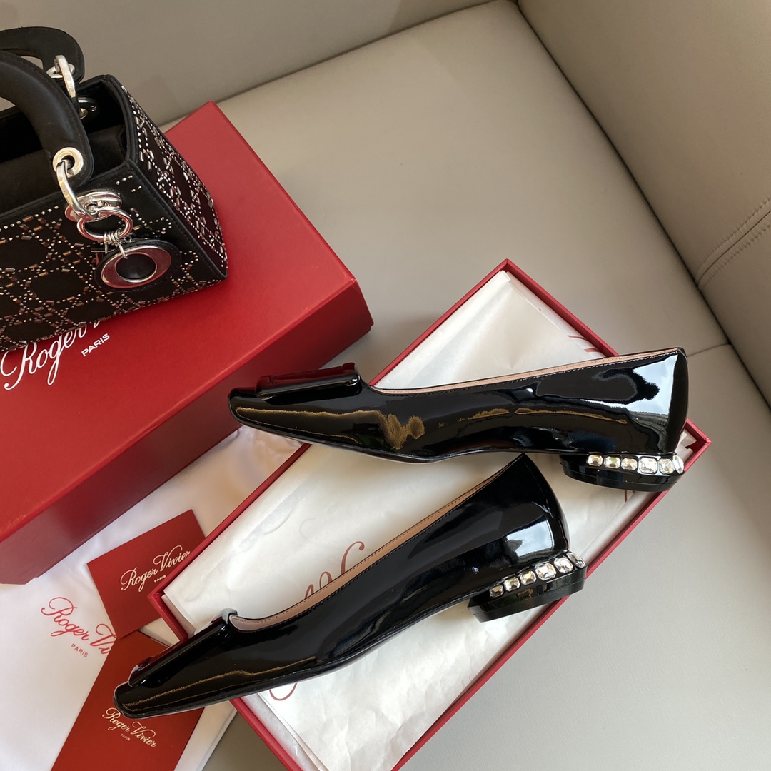 Bagsaaa Roger Vivier Strass Heel Covered Buckle Ballerinas in Patent Leather Black