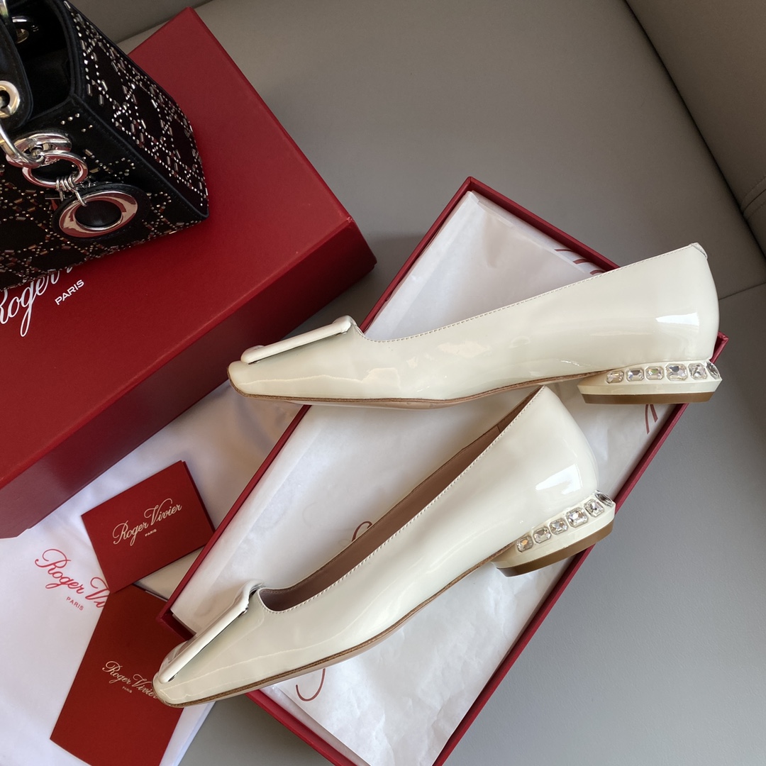 Bagsaaa Roger Vivier Strass Heel Covered Buckle Ballerinas in Patent Leather White