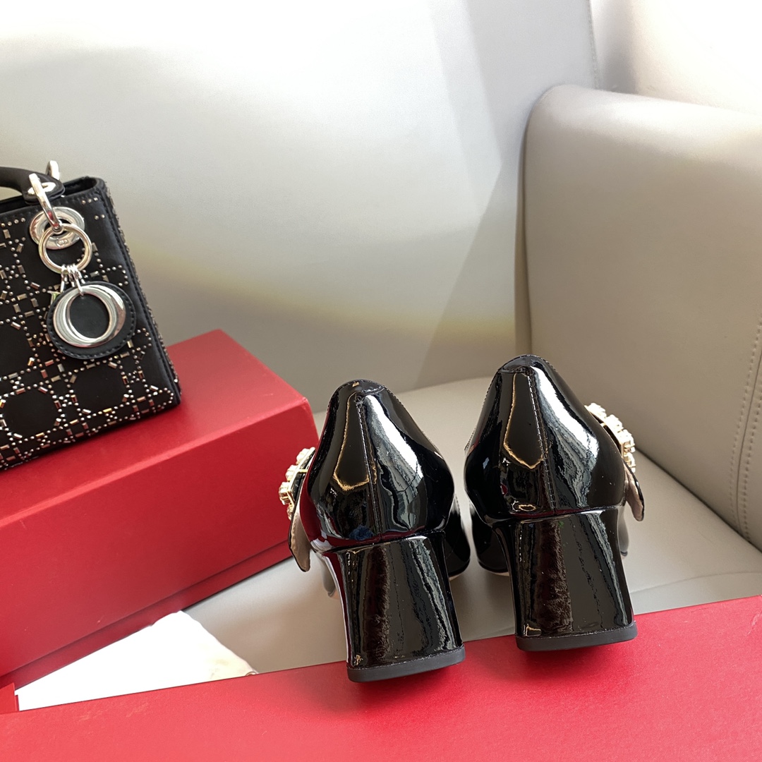 Bagsaaa Roger Vivier Très Vivier Rhinestone Buckle Babies Pumps Black