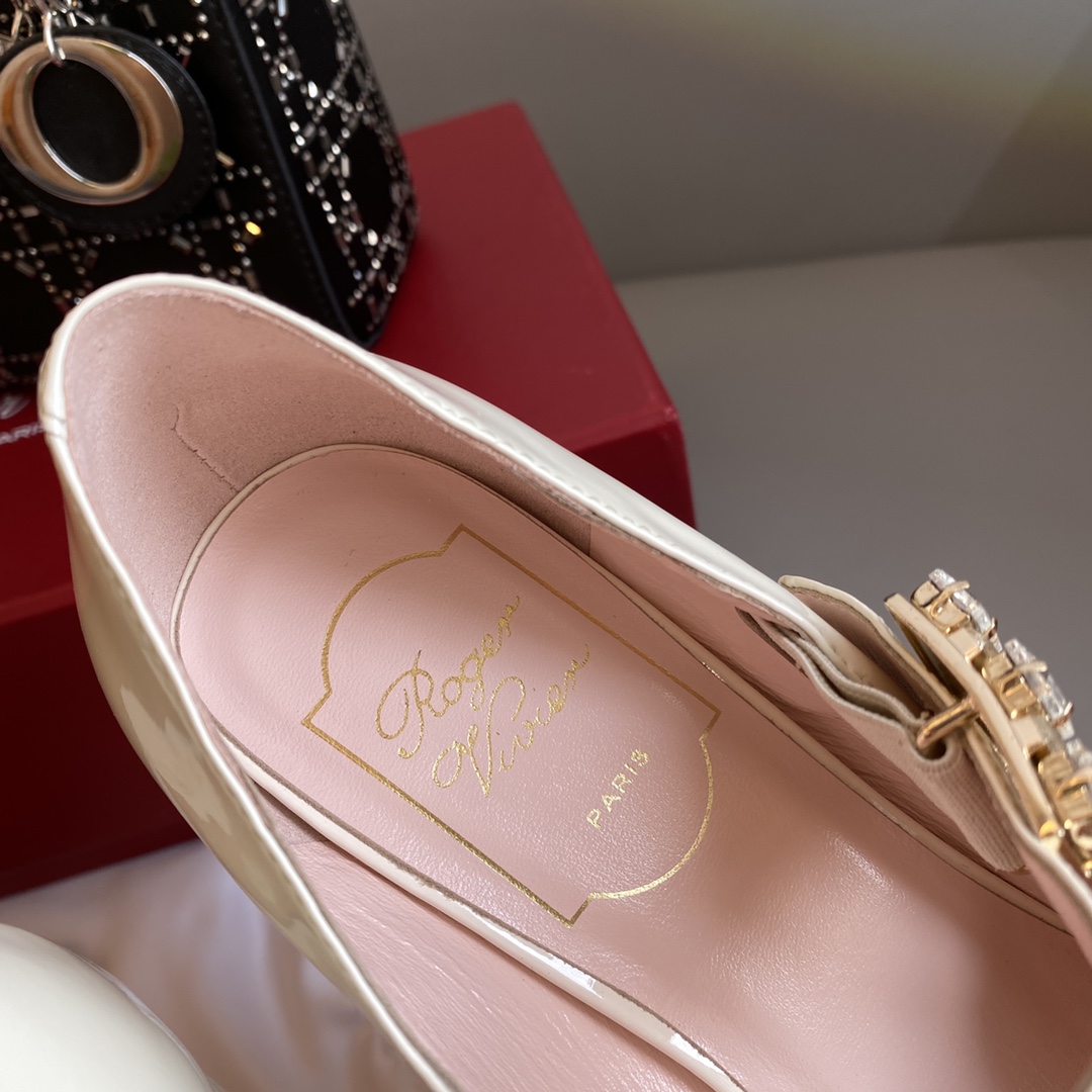 Bagsaaa Roger Vivier Très Vivier Rhinestone Buckle Babies Pumps White