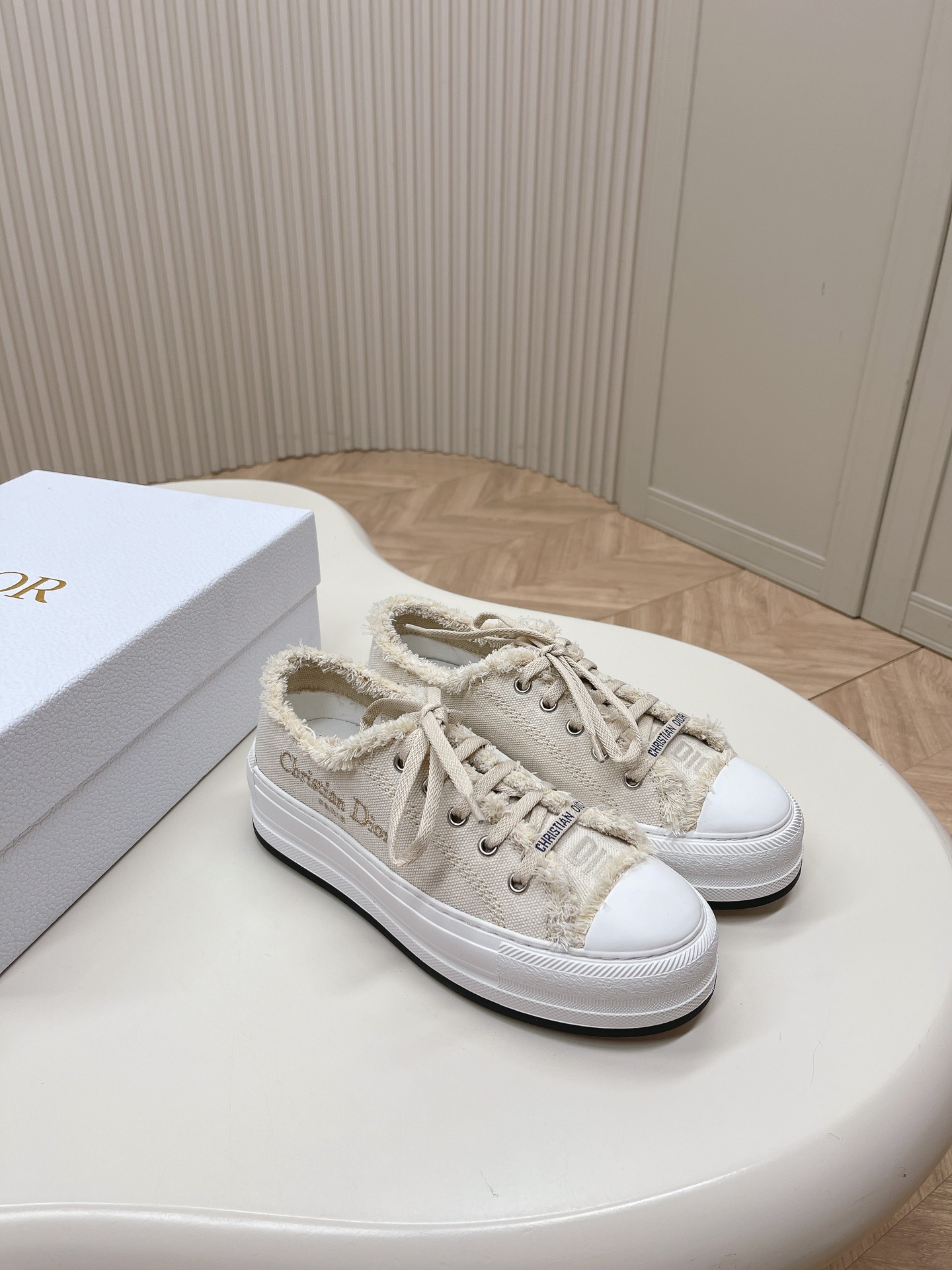 Bagsaaa Walk'n'D10r Platform Sneaker Ecru Fringed and Embroidered Cotton Canvas