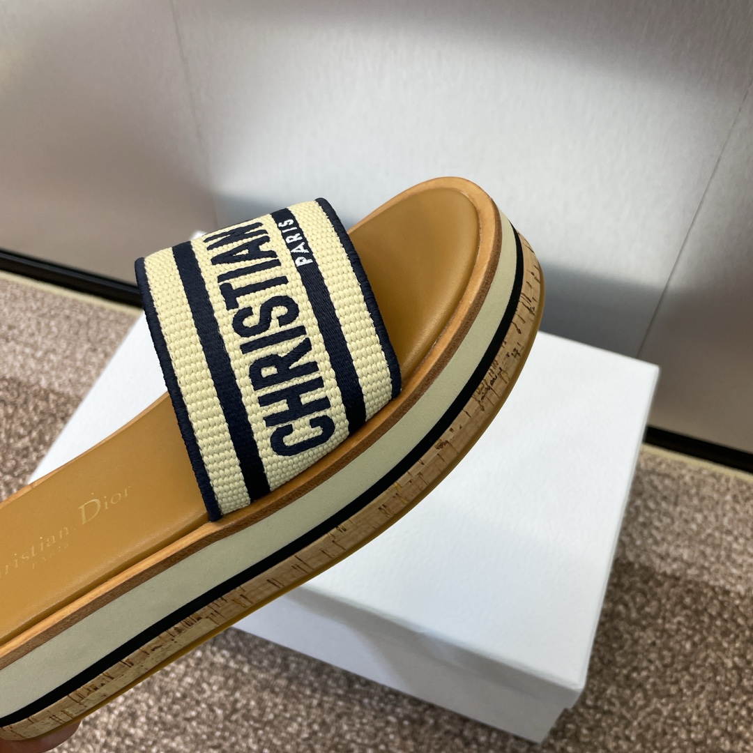 Bagsaaa D10r Dway Platform Slide Natural Raffia and Black Embroidered Cotton
