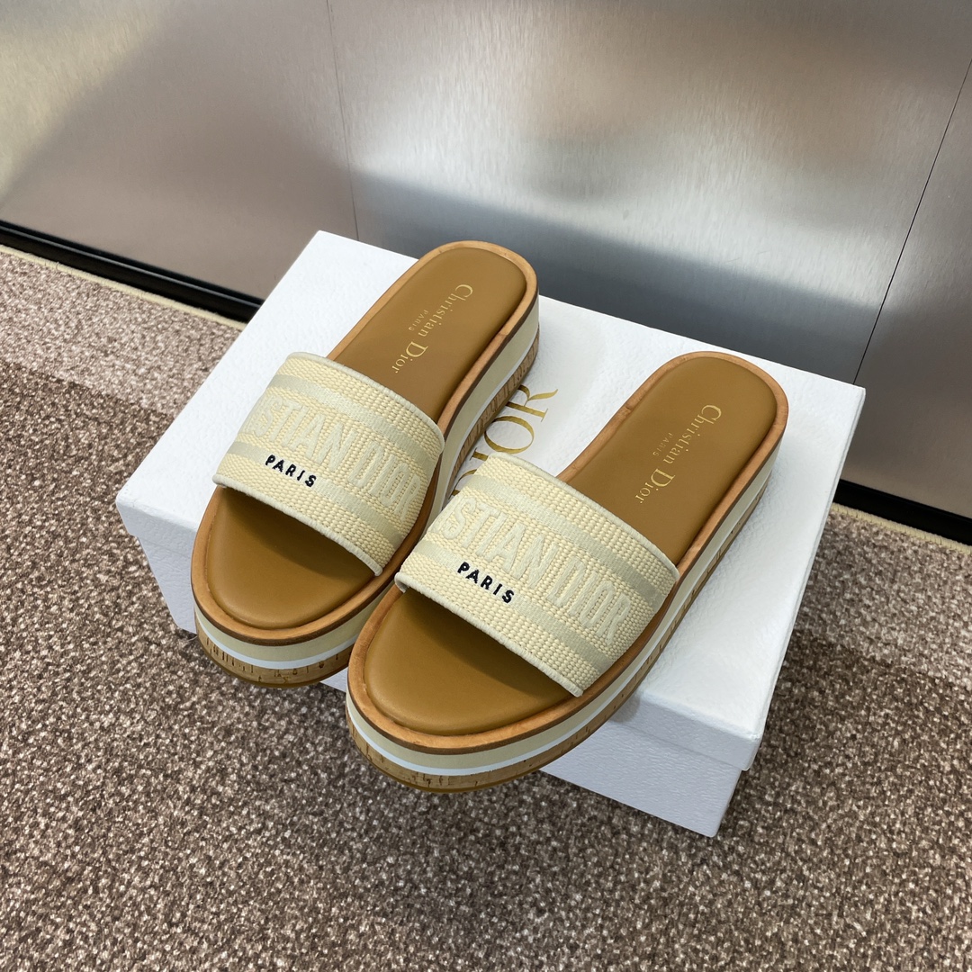 Bagsaaa D10r Dway Platform Slide Natural Raffia and White Embroidered Cotton