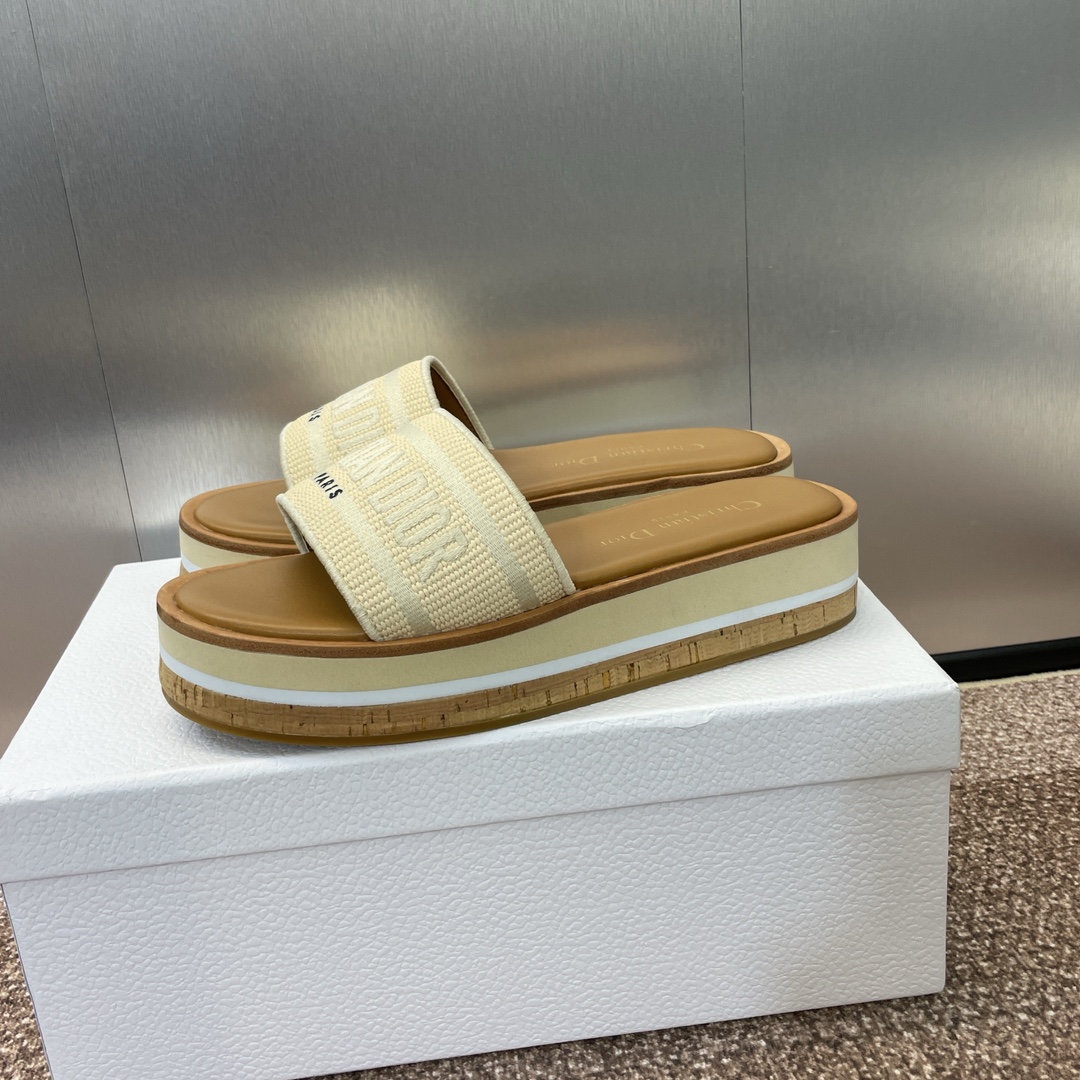 Bagsaaa D10r Dway Platform Slide Natural Raffia and White Embroidered Cotton