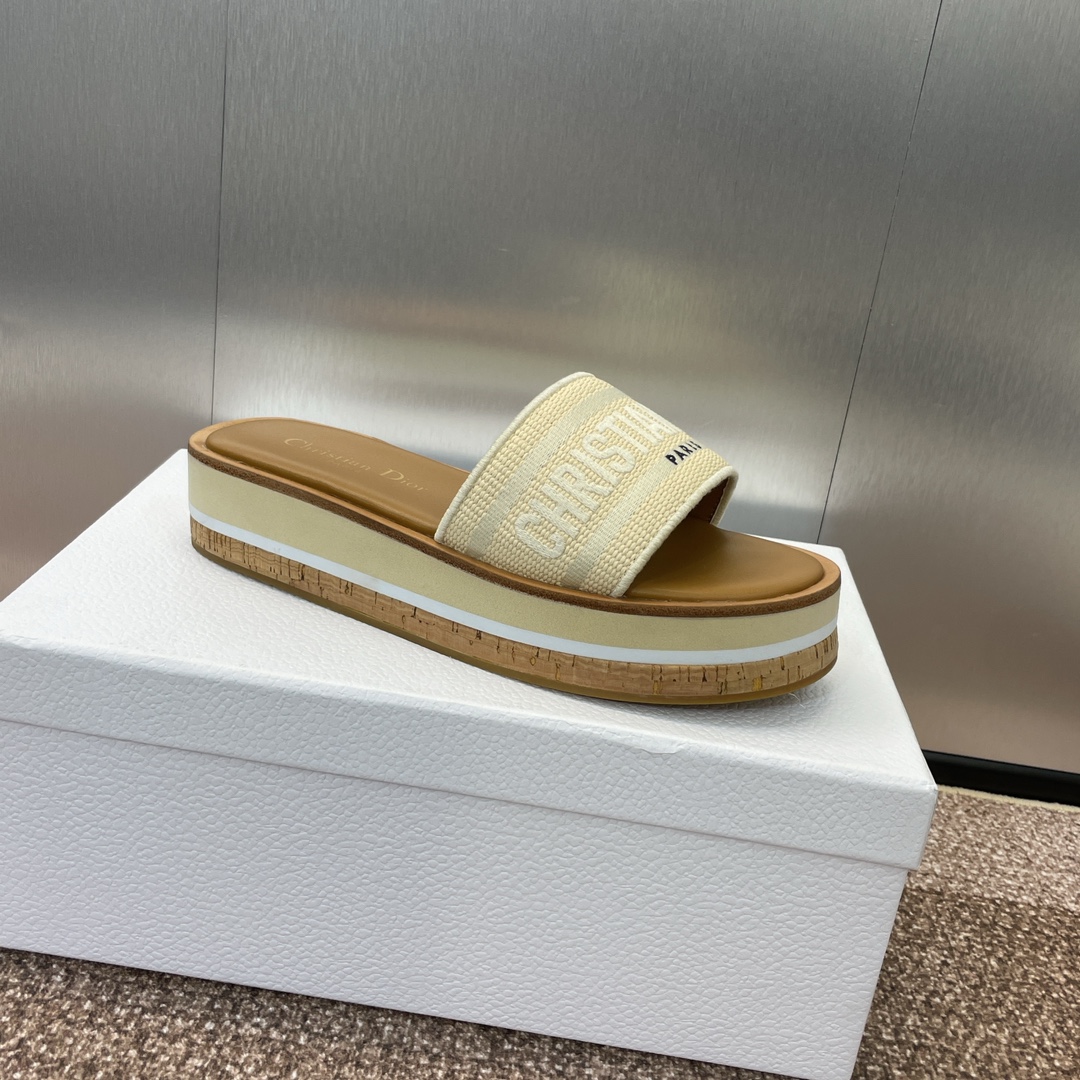 Bagsaaa D10r Dway Platform Slide Natural Raffia and White Embroidered Cotton