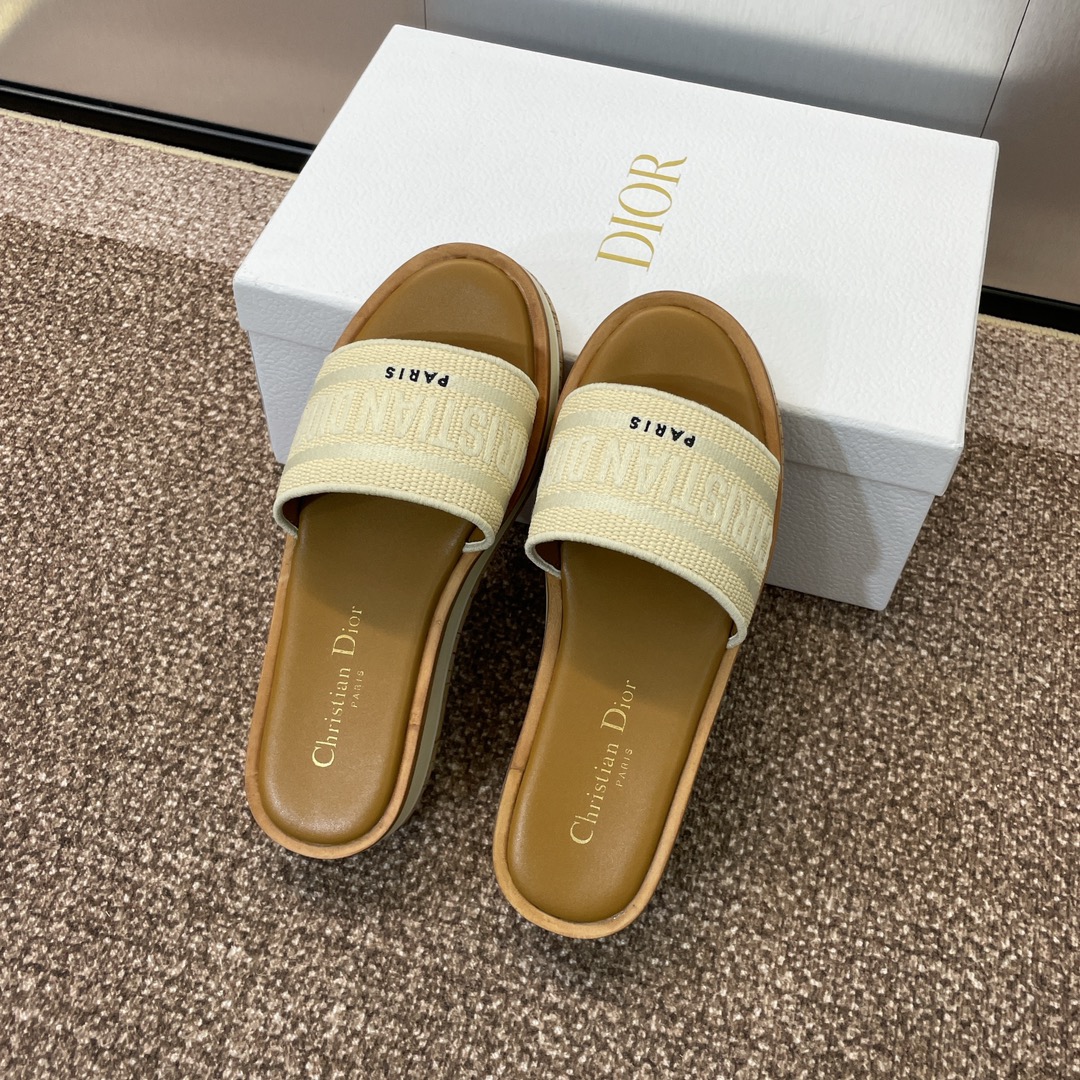 Bagsaaa D10r Dway Platform Slide Natural Raffia and White Embroidered Cotton