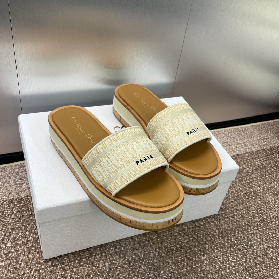 Bagsaaa D10r Dway Platform Slide Natural Raffia and White Embroidered Cotton