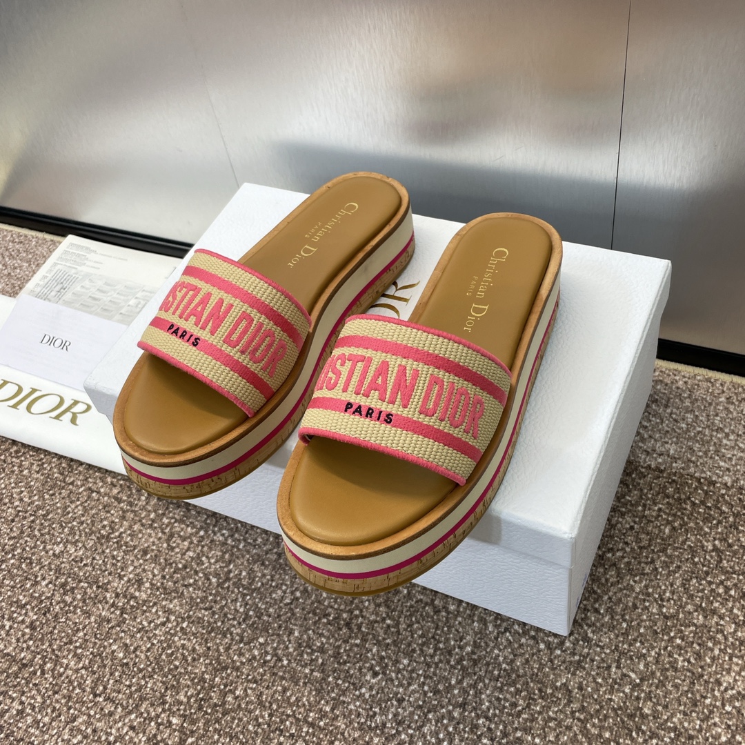 Bagsaaa D10r Dway Platform Slide Natural Raffia and Candy Pink Embroidered Cotton