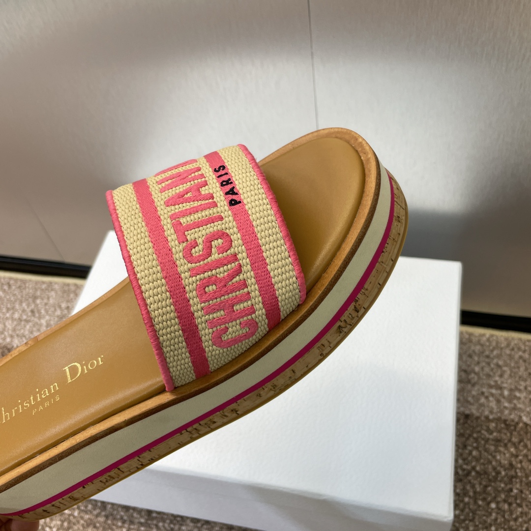 Bagsaaa D10r Dway Platform Slide Natural Raffia and Candy Pink Embroidered Cotton
