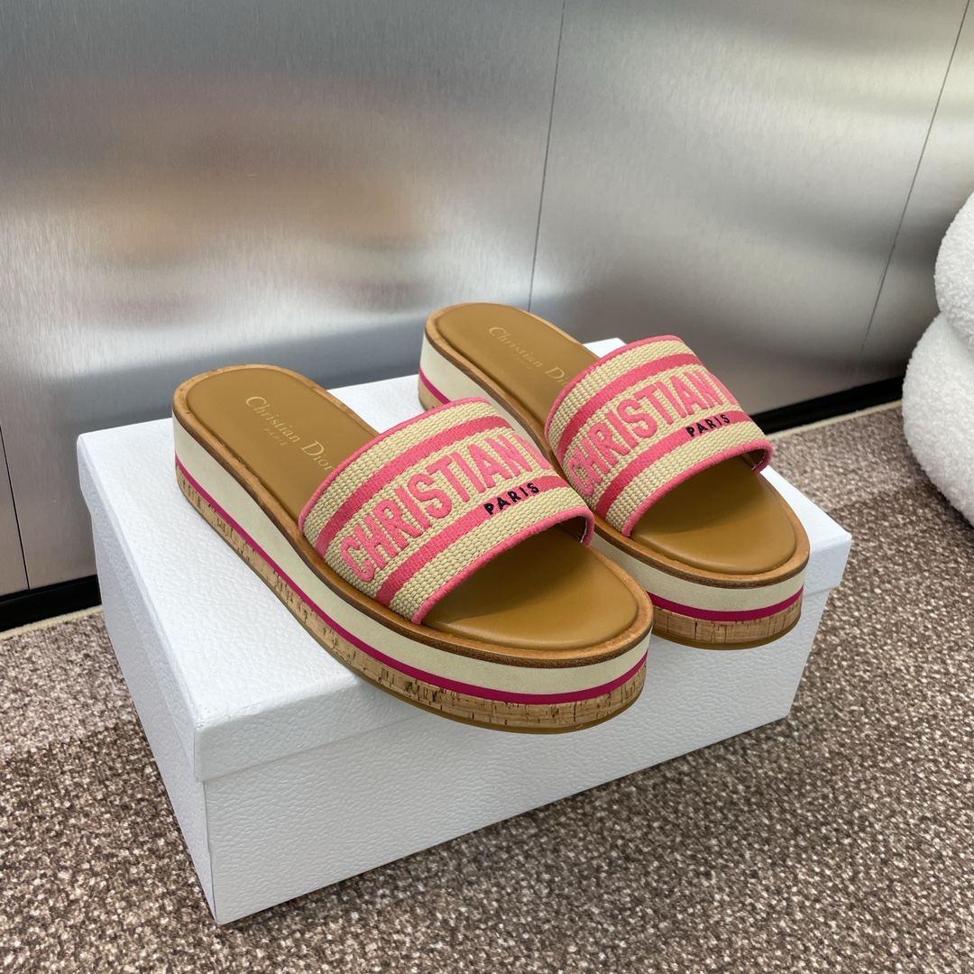 Bagsaaa D10r Dway Platform Slide Natural Raffia and Candy Pink Embroidered Cotton