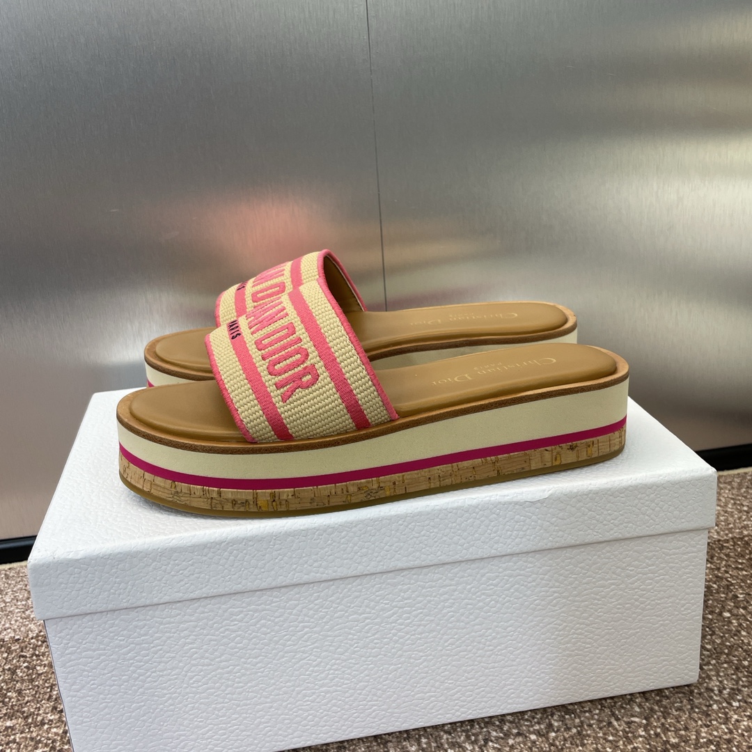 Bagsaaa D10r Dway Platform Slide Natural Raffia and Candy Pink Embroidered Cotton