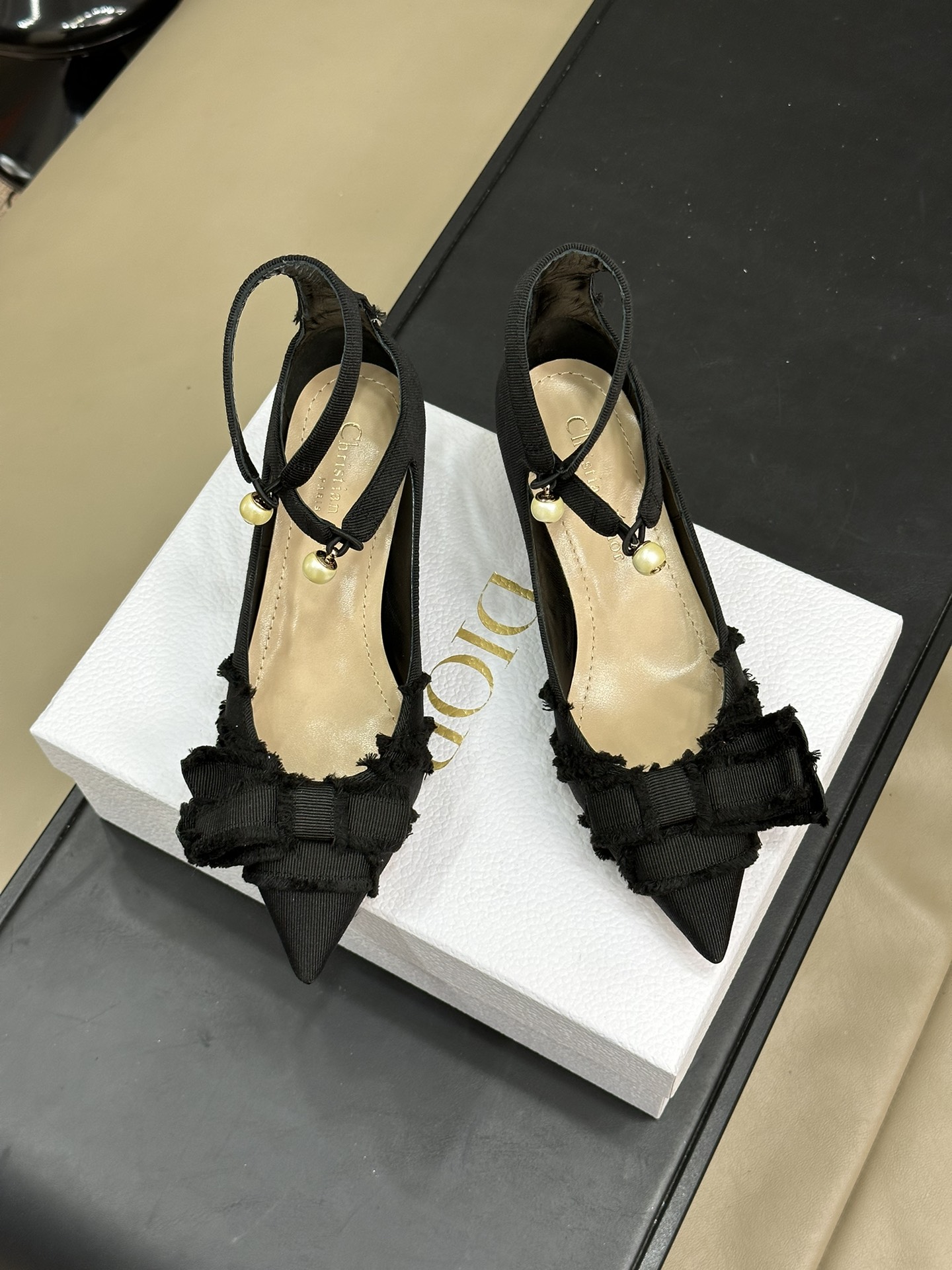 Bagsaaa D10r AD10rable Pump Black Fringed Grosgrain