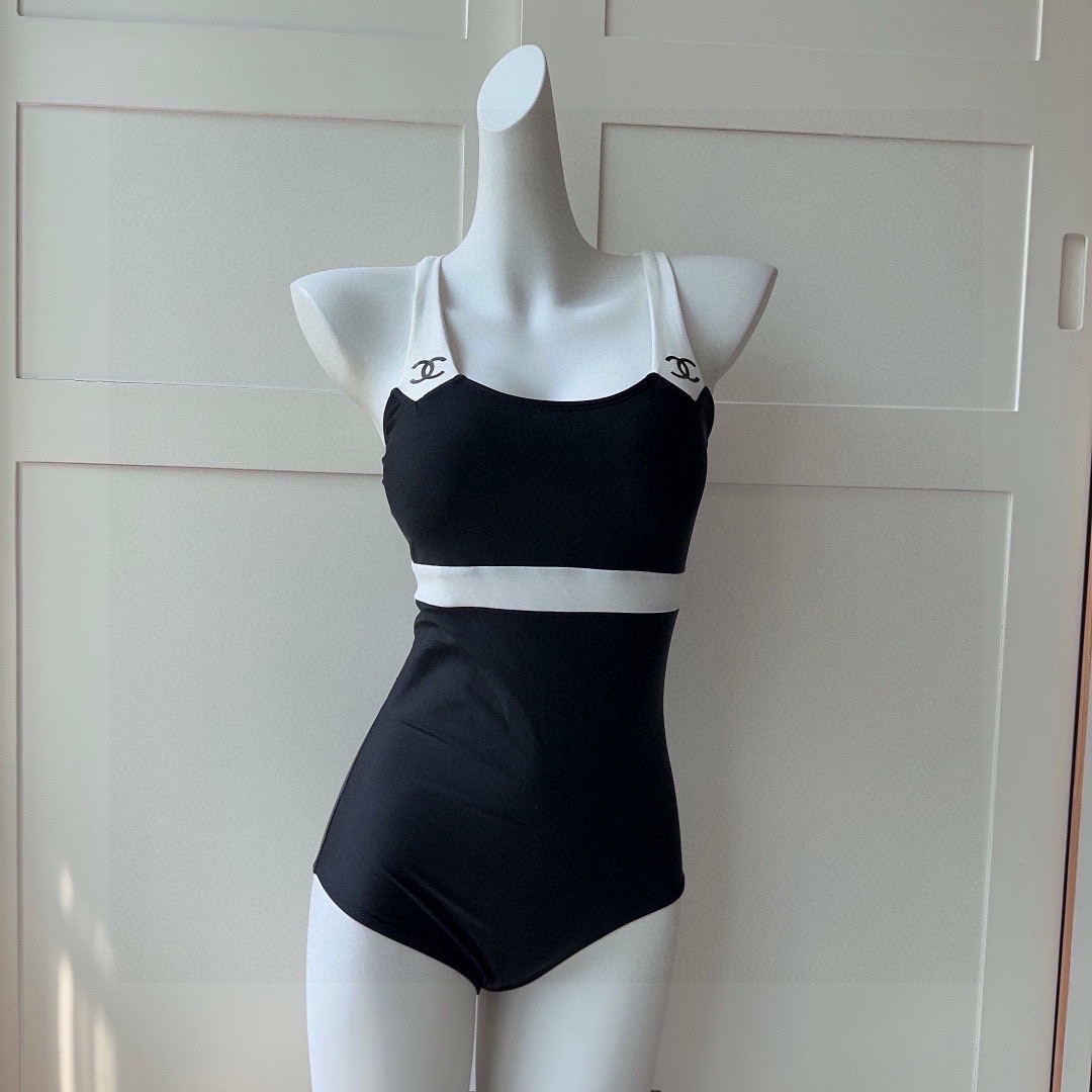 Bagsaaa Ch**el Bikini 05