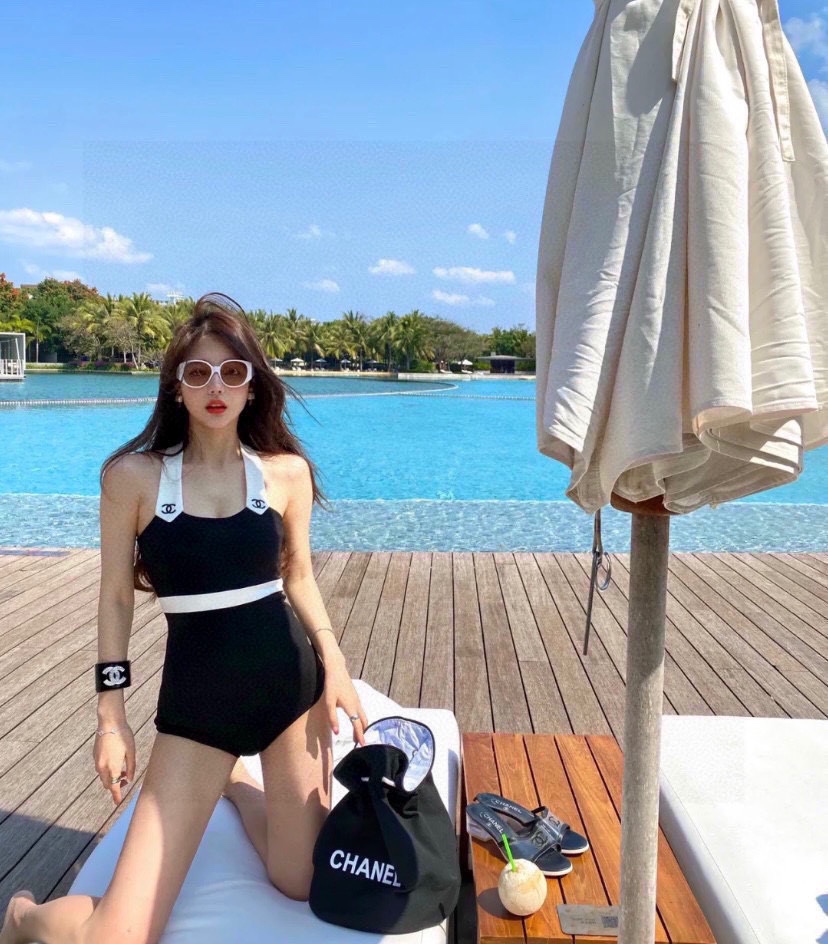 Bagsaaa Ch**el Bikini 05