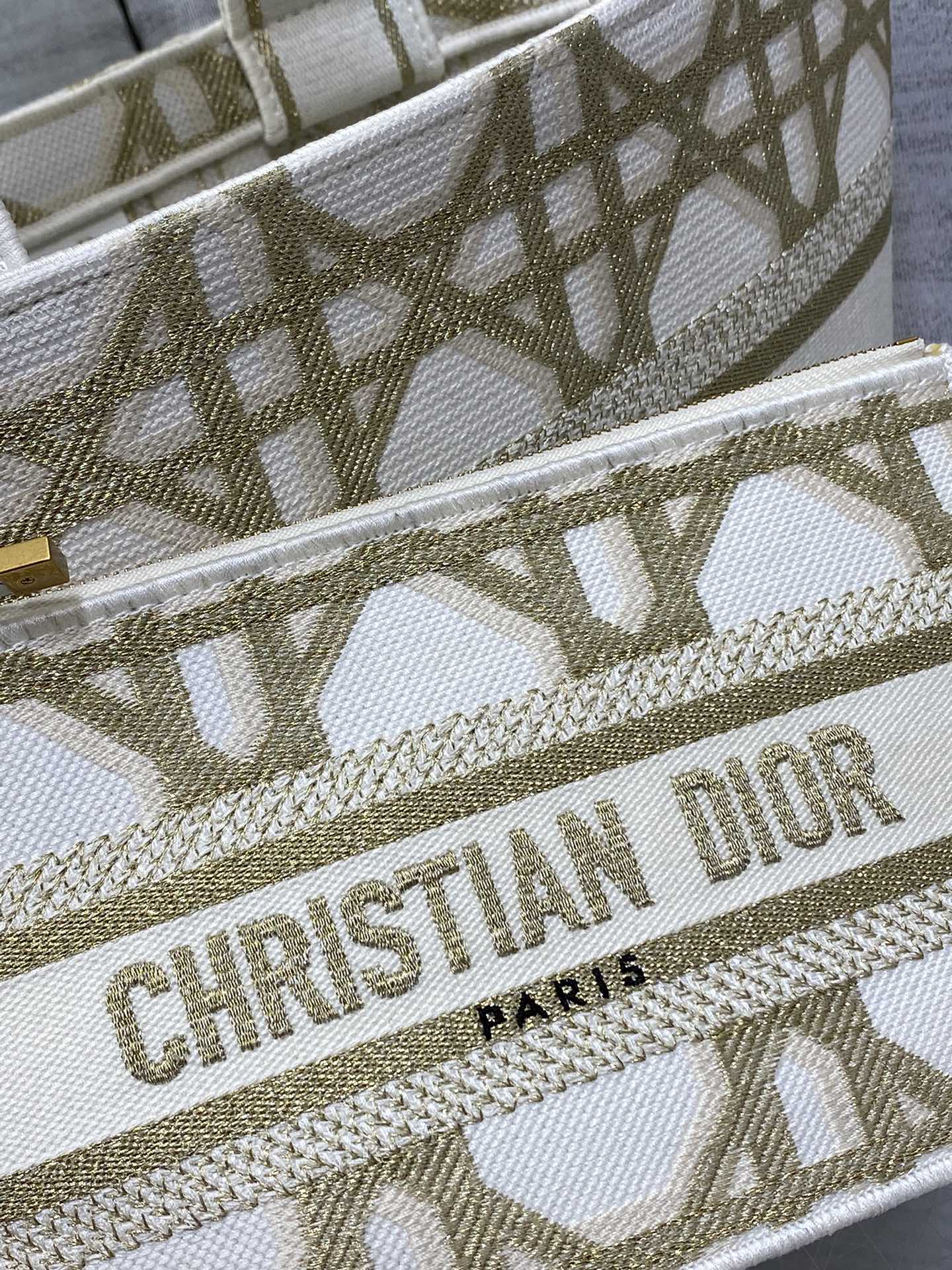 Bagsaaa D10r Hat Basket Bag White and Gold-Tone Macrocannage Embroidery - 35 x 20.5 x 11 cm