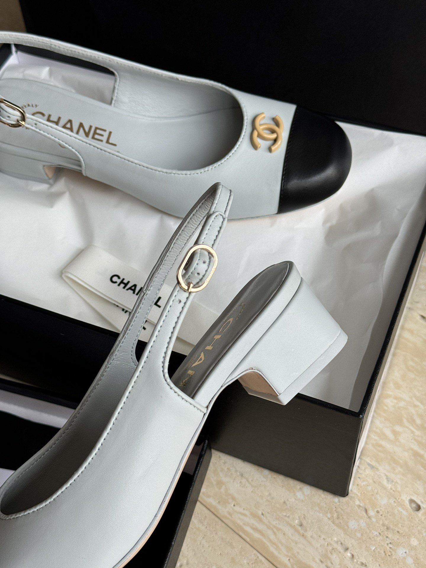 Bagsaaa Ch**el Slingbacks Calfskin White & Black G45768