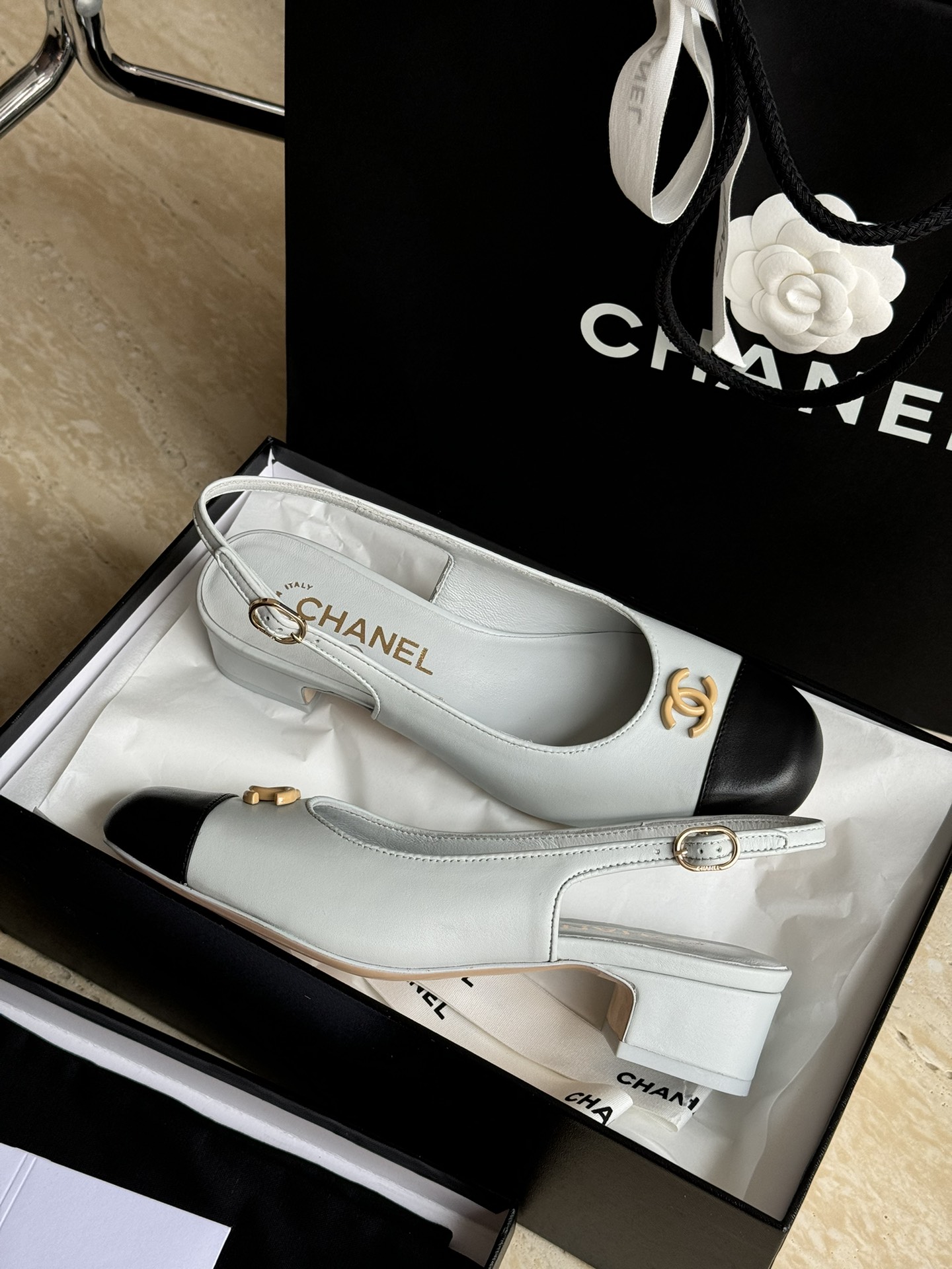 Bagsaaa Ch**el Slingbacks Calfskin White & Black G45768