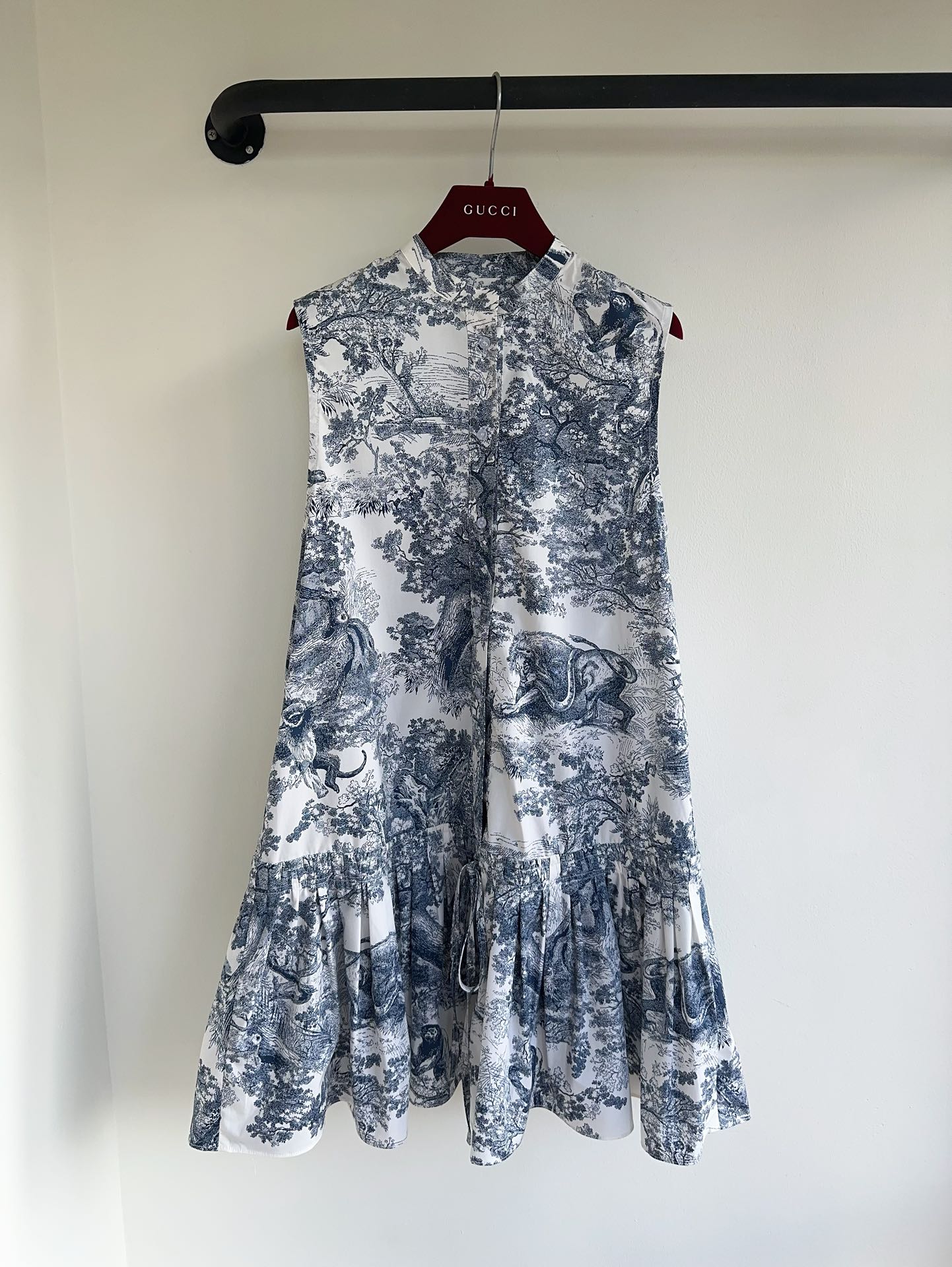 Bagsaaa D10riviera Straight Ruffled Dress White and Navy Blue Cotton and Silk Poplin with Toile de Jouy Sauvage Motif