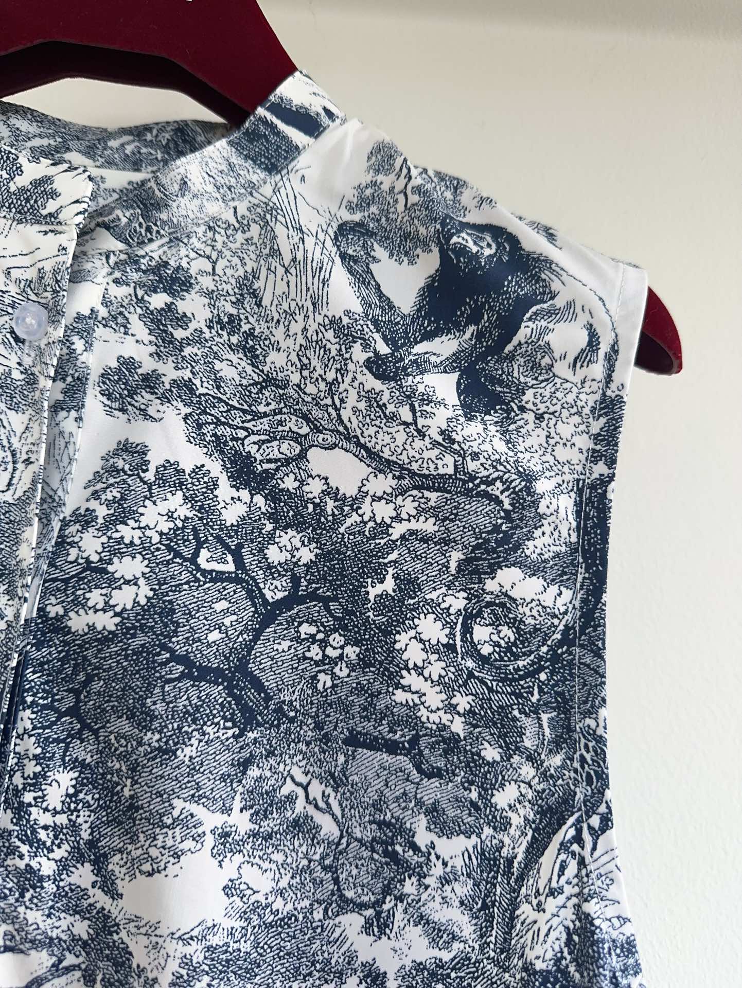 Bagsaaa D10riviera Straight Ruffled Dress White and Navy Blue Cotton and Silk Poplin with Toile de Jouy Sauvage Motif