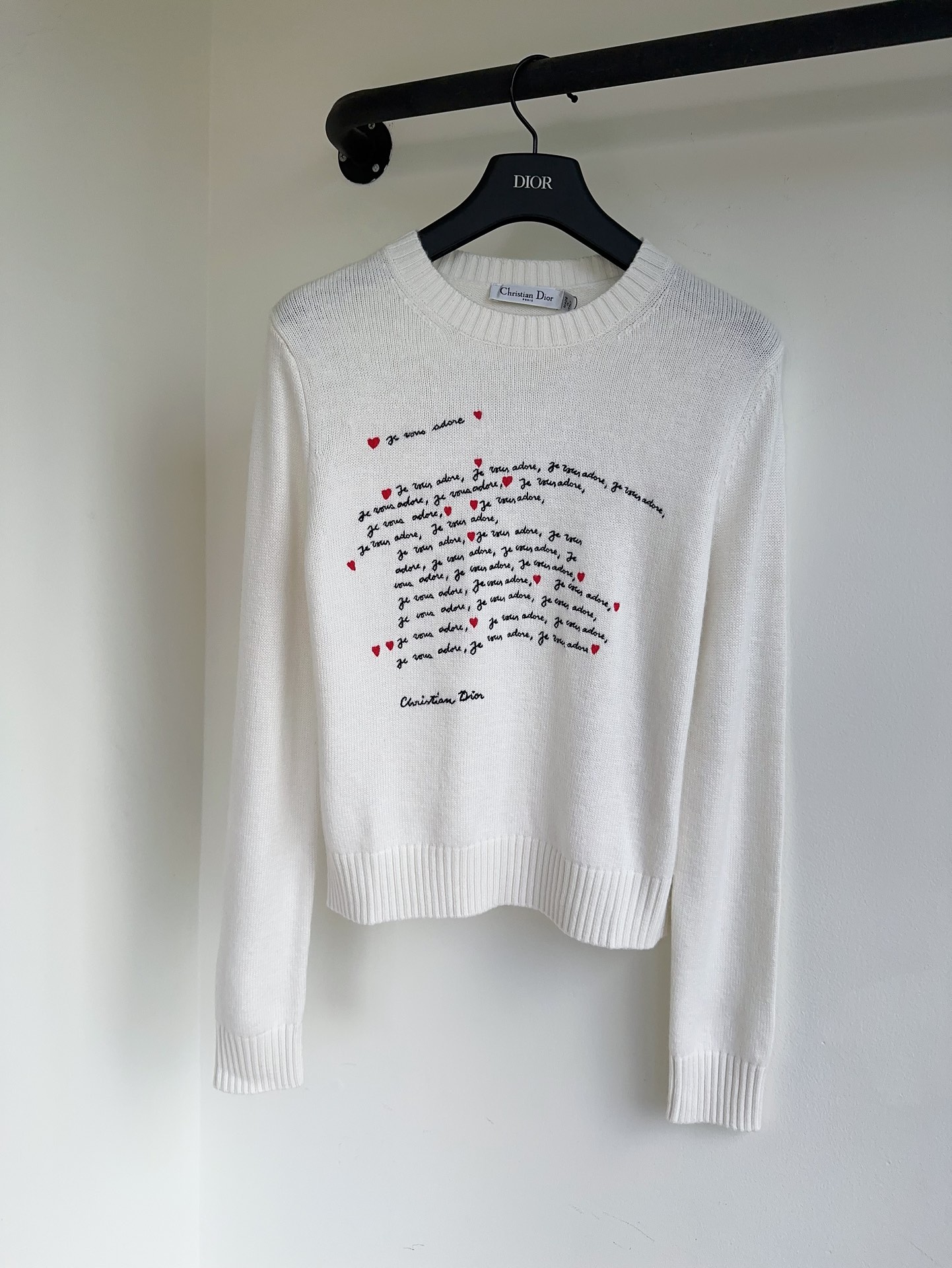 Bagsaaa D10ramour Embroidered Sweater White Cashmere Knit with Black and Red Je Vous Adore Motif