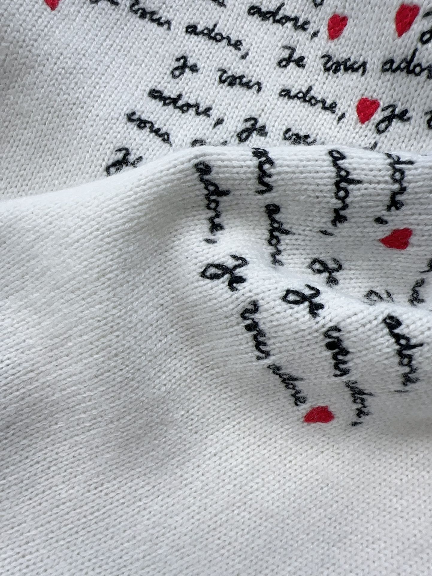 Bagsaaa D10ramour Embroidered Sweater White Cashmere Knit with Black and Red Je Vous Adore Motif