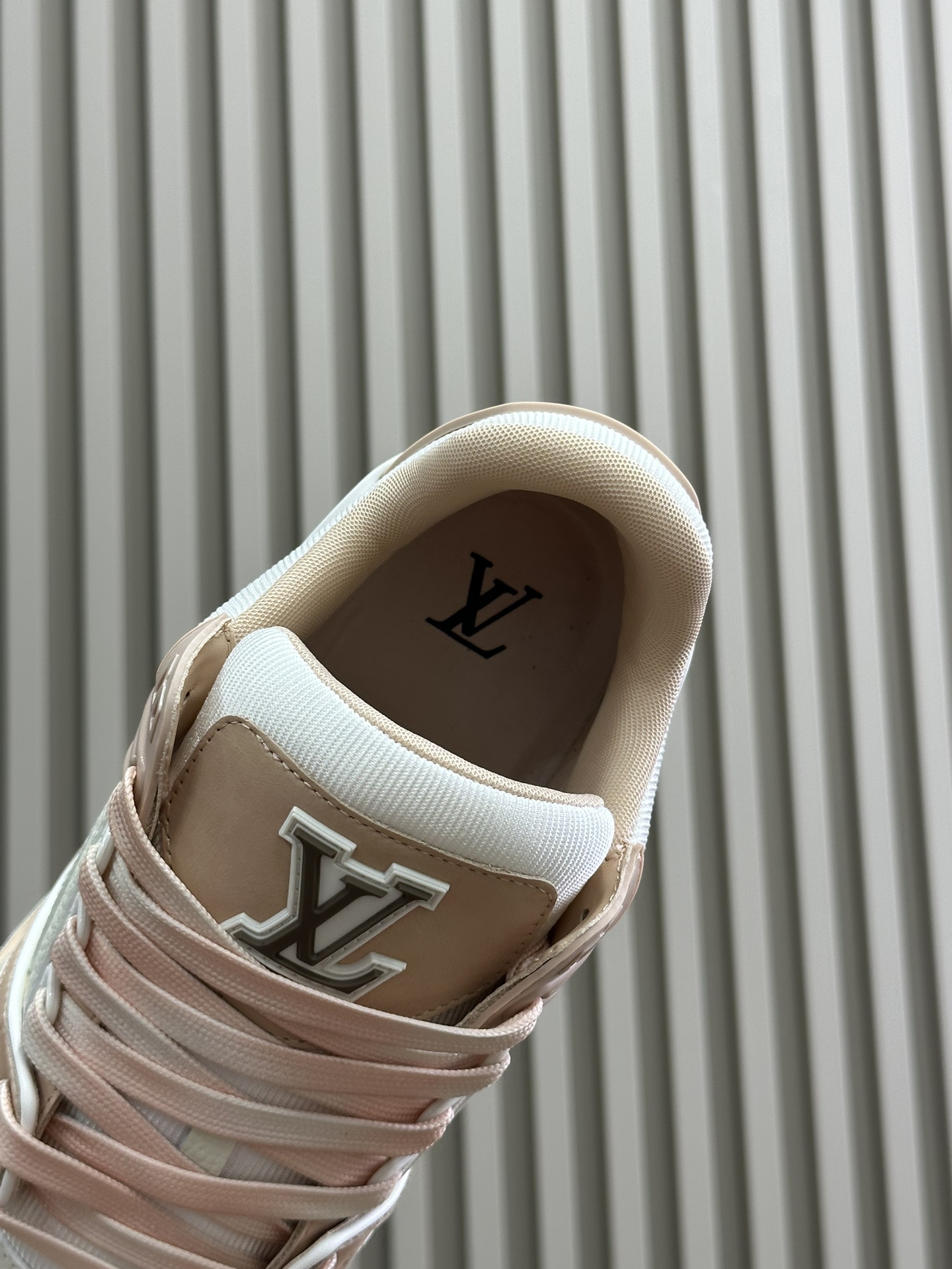 Bagsaaa LV Trainer Sneaker Pink Gradient laces