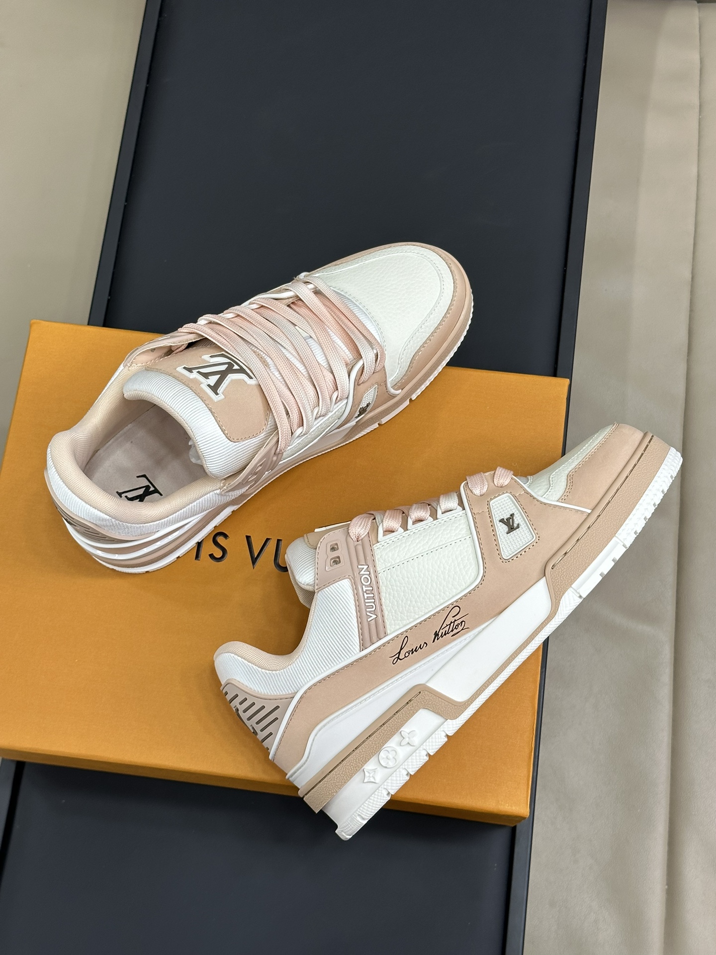 Bagsaaa LV Trainer Sneaker Pink Gradient laces