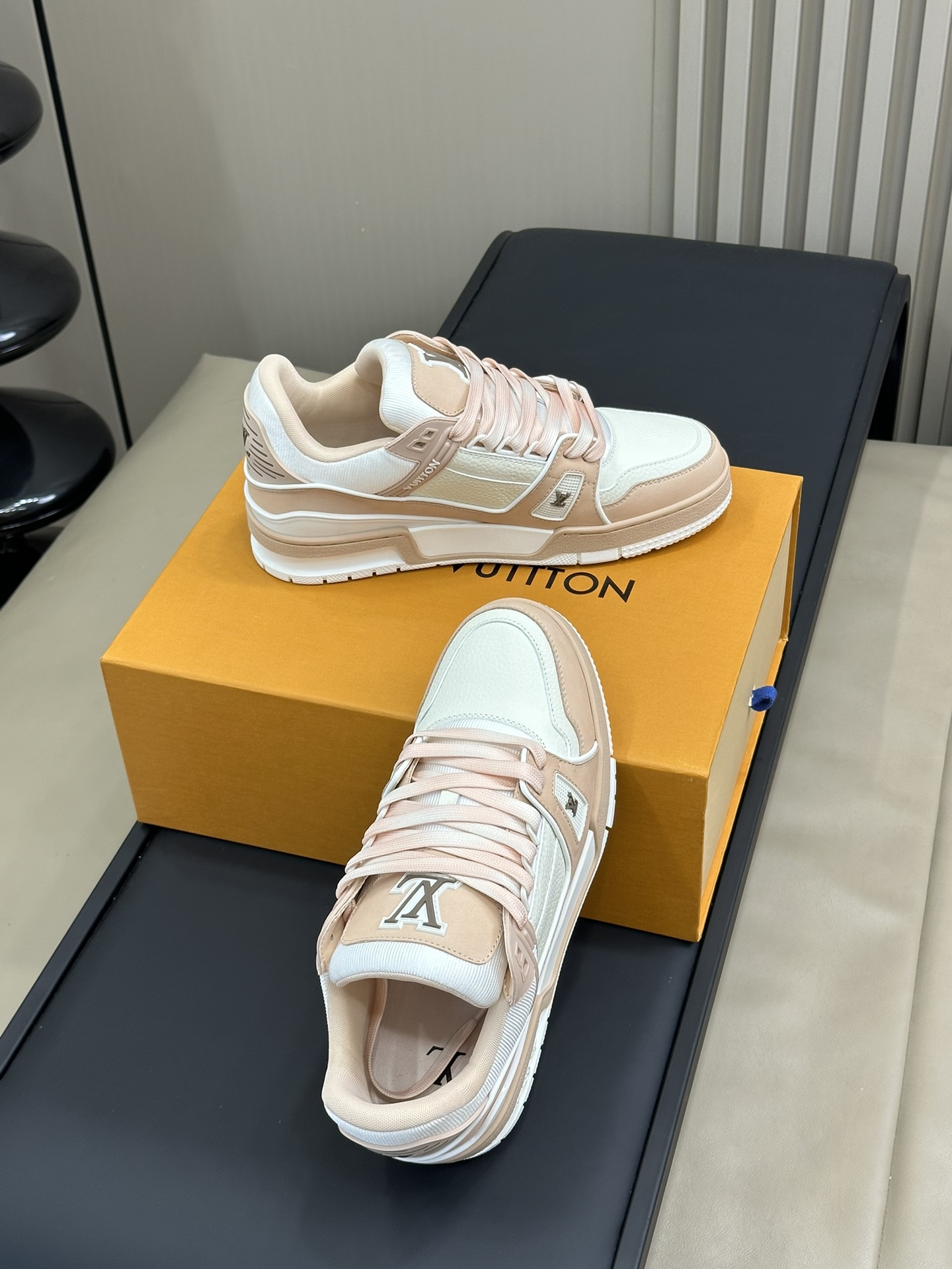 Bagsaaa LV Trainer Sneaker Pink Gradient laces