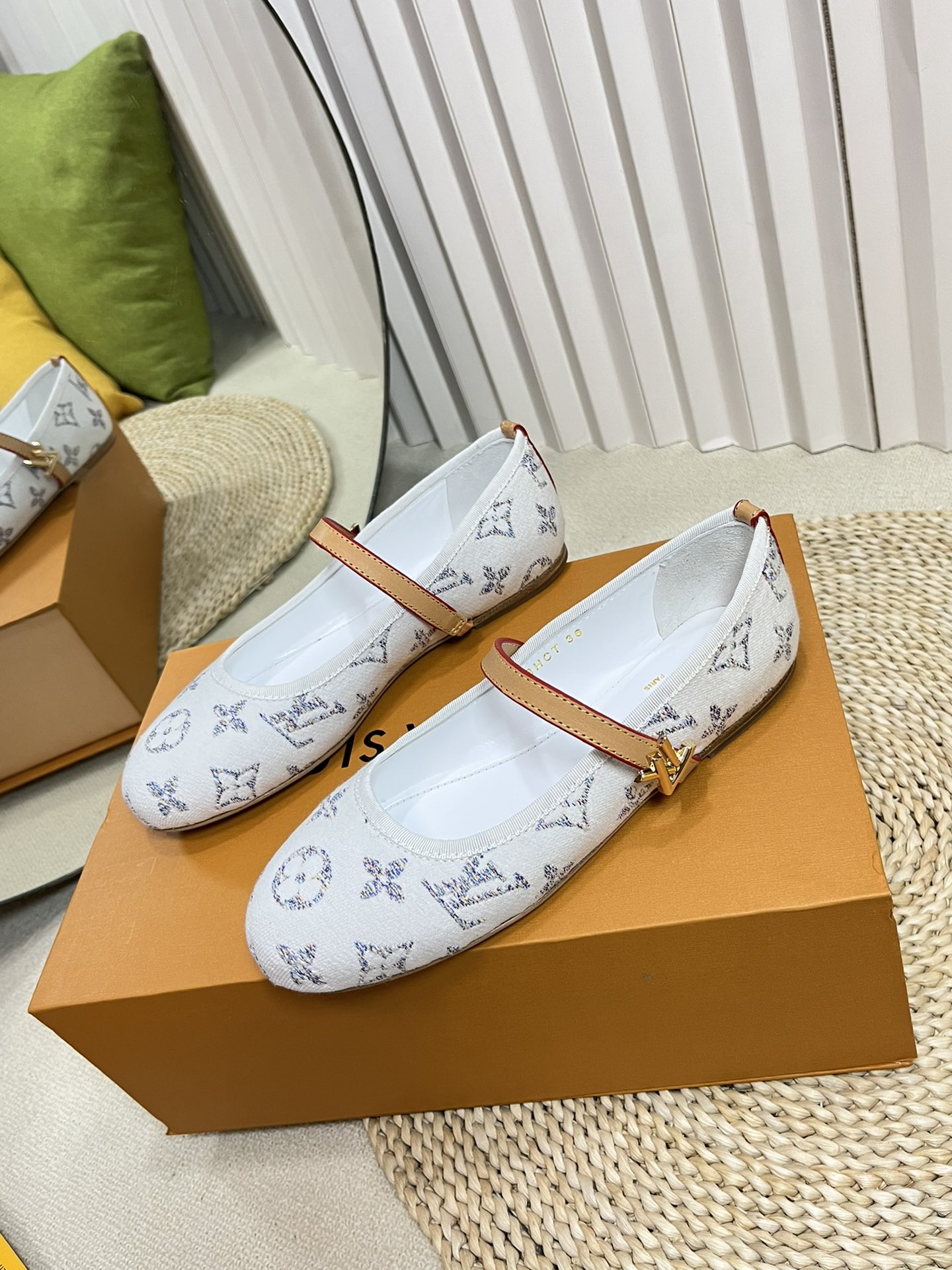 Bagsaaa L0vis Vvtt0n Romy Flat Ballerina White
