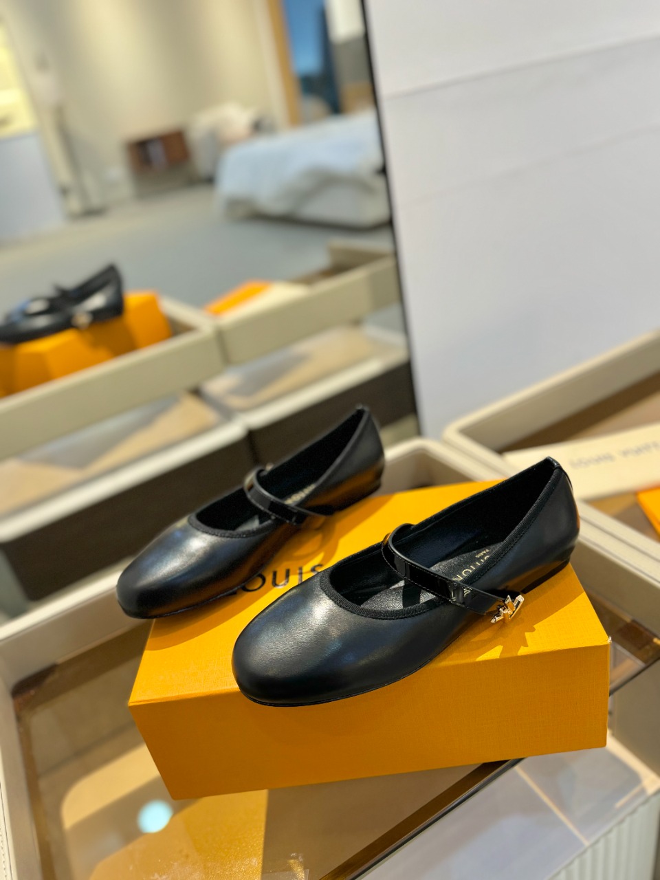 Bagsaaa L0vis Vvtt0n Romy Flat Ballerina Black